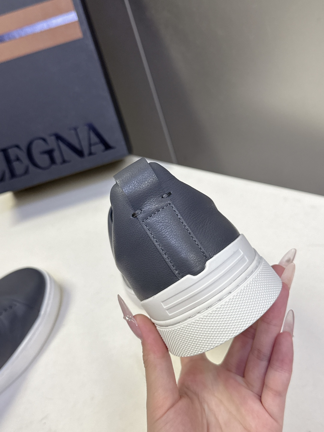 杰尼亚Ermenegildo Zegna春夏最新款一脚蹬休闲鞋超多明星网红种草 属于品牌标志性的“老钱风