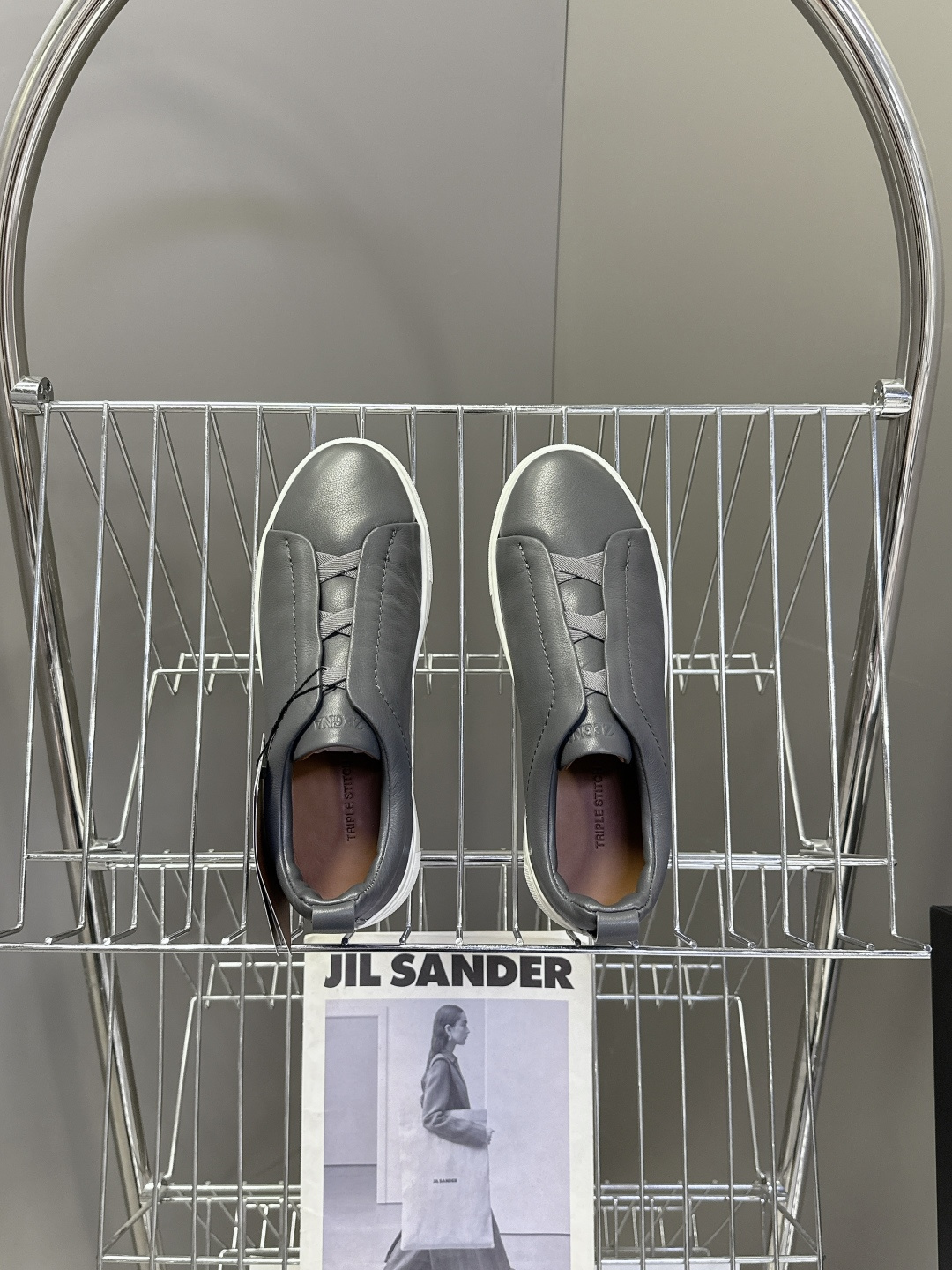 杰尼亚Ermenegildo Zegna春夏最新款一脚蹬休闲鞋超多明星网红种草 属于品牌标志性的“老钱风