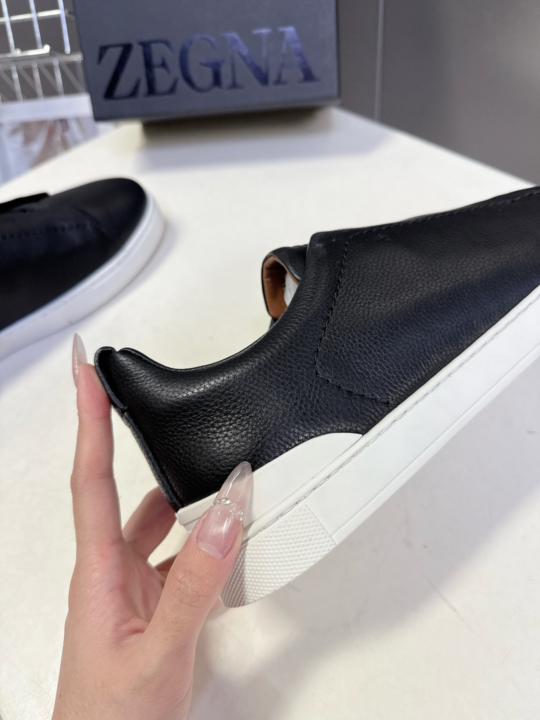 杰尼亚Ermenegildo Zegna春夏最新款一脚蹬休闲鞋超多明星网红种草 属于品牌标志性的“老钱风
