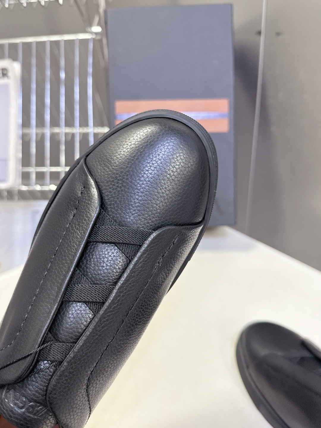 杰尼亚Ermenegildo Zegna春夏最新款一脚蹬休闲鞋超多明星网红种草 属于品牌标志性的“老钱风