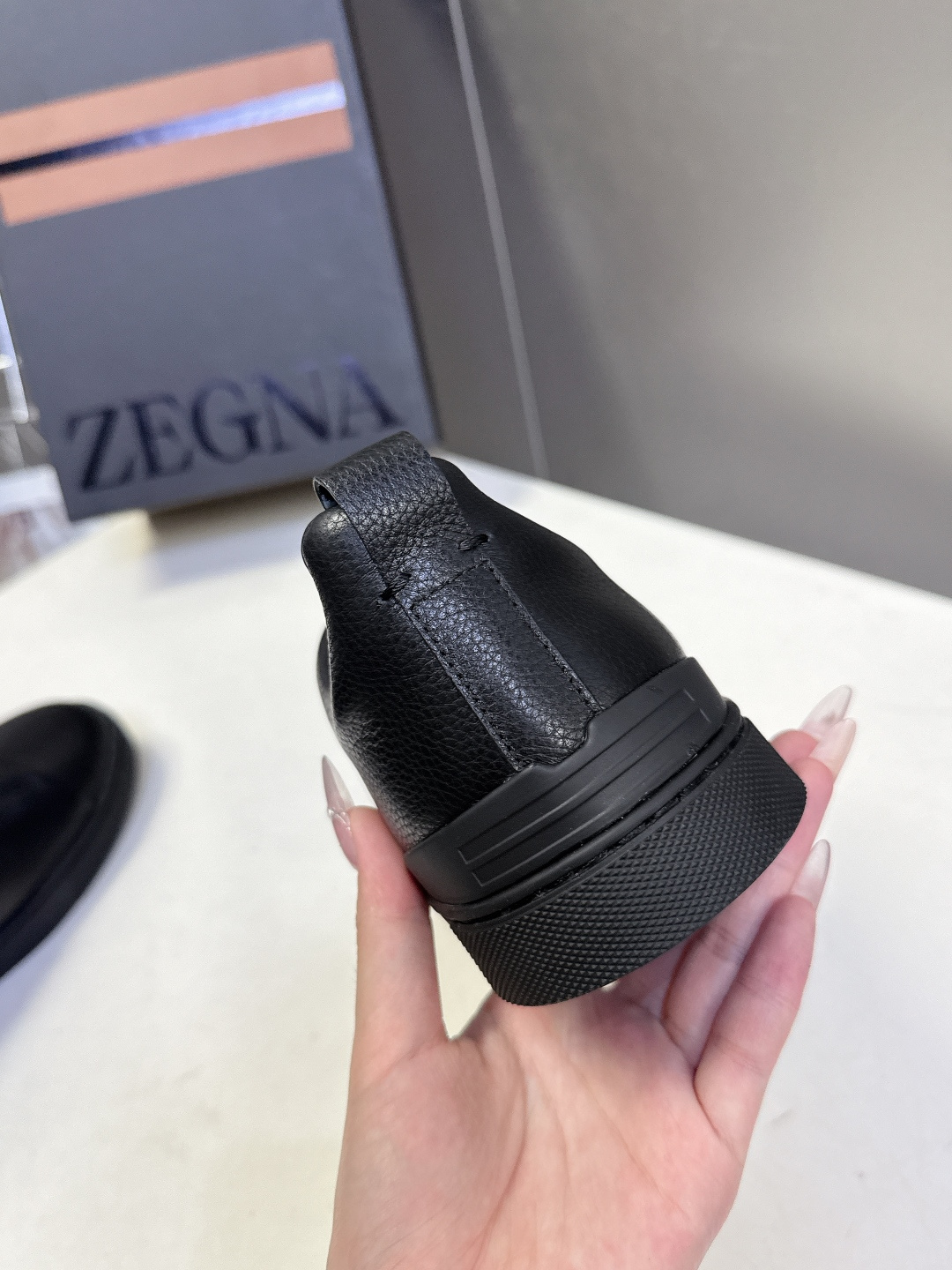 杰尼亚Ermenegildo Zegna春夏最新款一脚蹬休闲鞋超多明星网红种草 属于品牌标志性的“老钱风