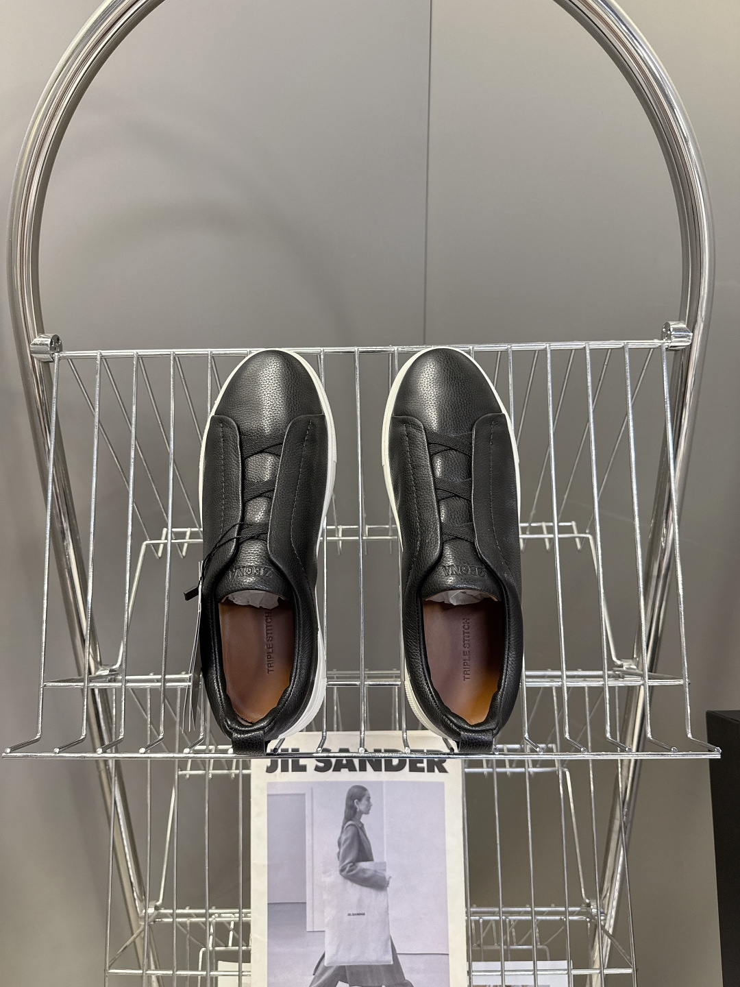 杰尼亚Ermenegildo Zegna春夏最新款一脚蹬休闲鞋超多明星网红种草 属于品牌标志性的“老钱风