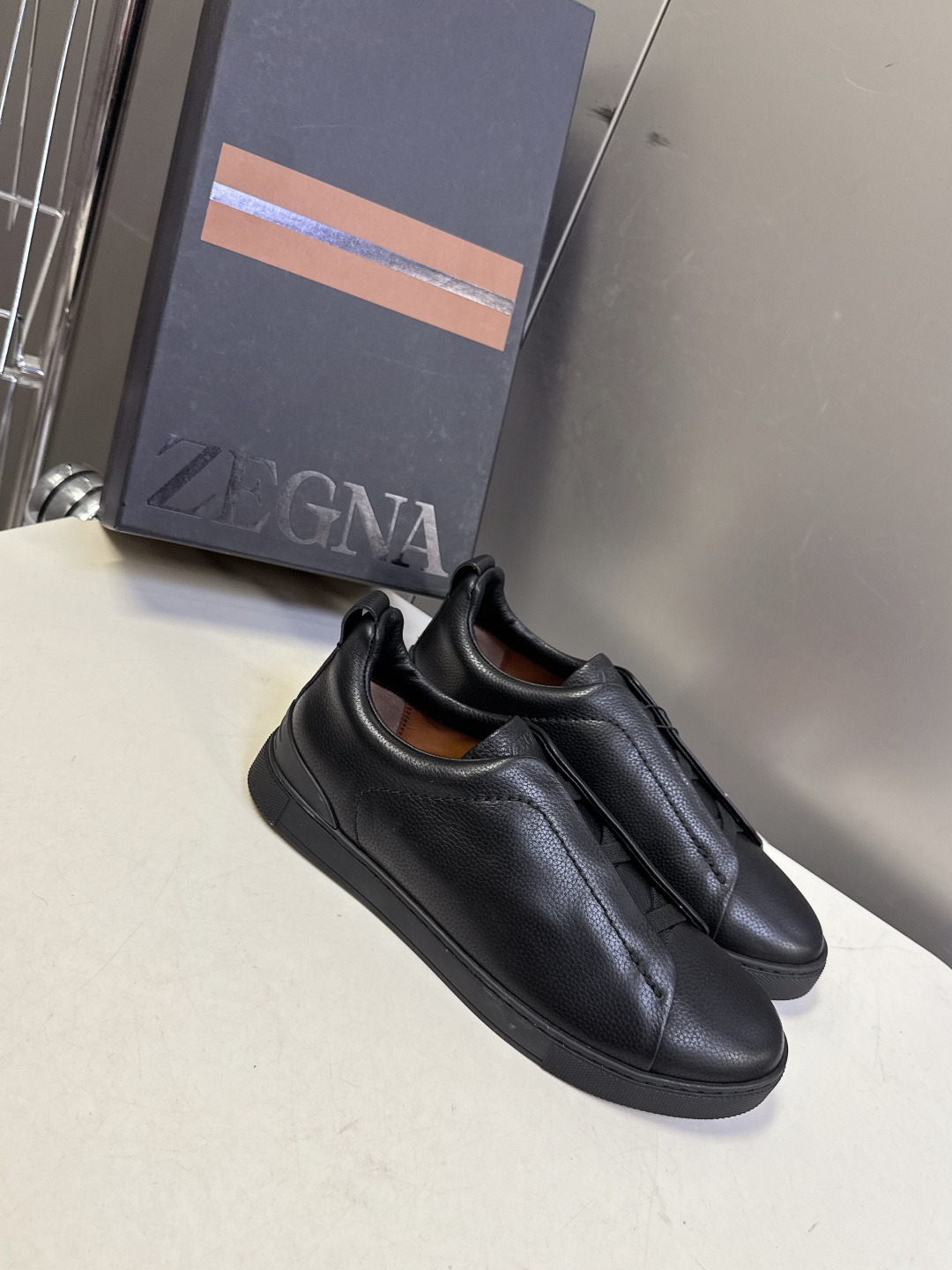 杰尼亚Ermenegildo Zegna春夏最新款一脚蹬休闲鞋超多明星网红种草 属于品牌标志性的“老钱风