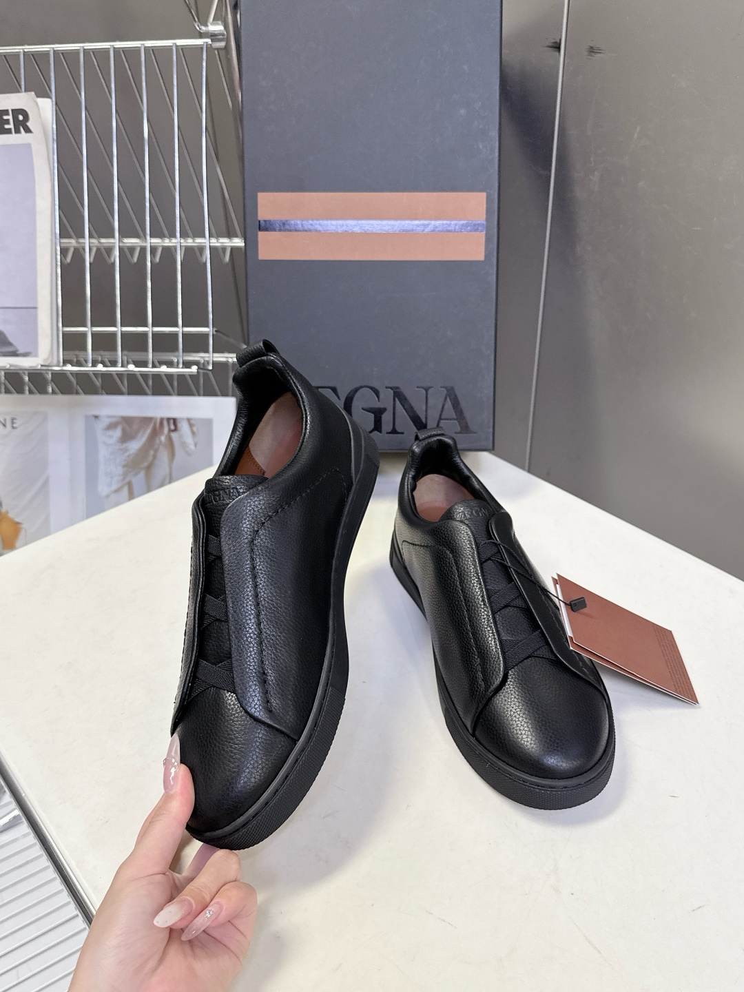 杰尼亚Ermenegildo Zegna春夏最新款一脚蹬休闲鞋超多明星网红种草 属于品牌标志性的“老钱风