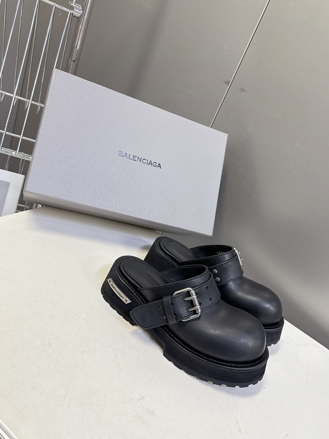 男装➕10 巴黎世家Balenciaga春夏最新款厚底金属扣穆勒勃肯拖 超多明星网红种草 鞋面采用可调节