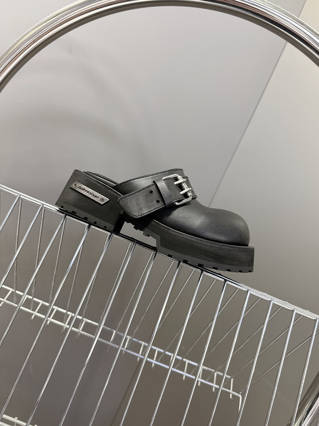 男装➕10 巴黎世家Balenciaga春夏最新款厚底金属扣穆勒勃肯拖 超多明星网红种草 鞋面采用可调节