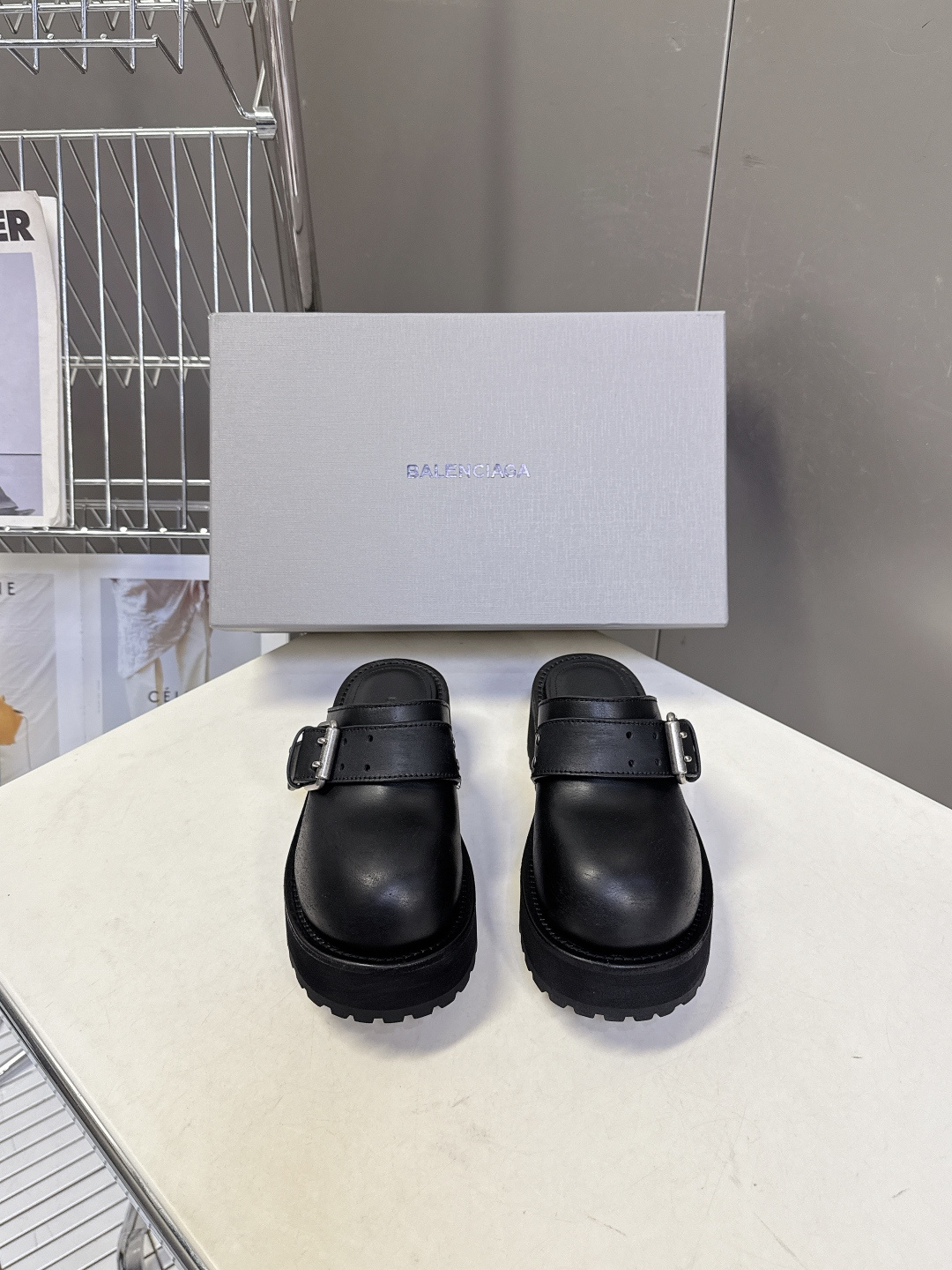 男装➕10 巴黎世家Balenciaga春夏最新款厚底金属扣穆勒勃肯拖 超多明星网红种草 鞋面采用可调节