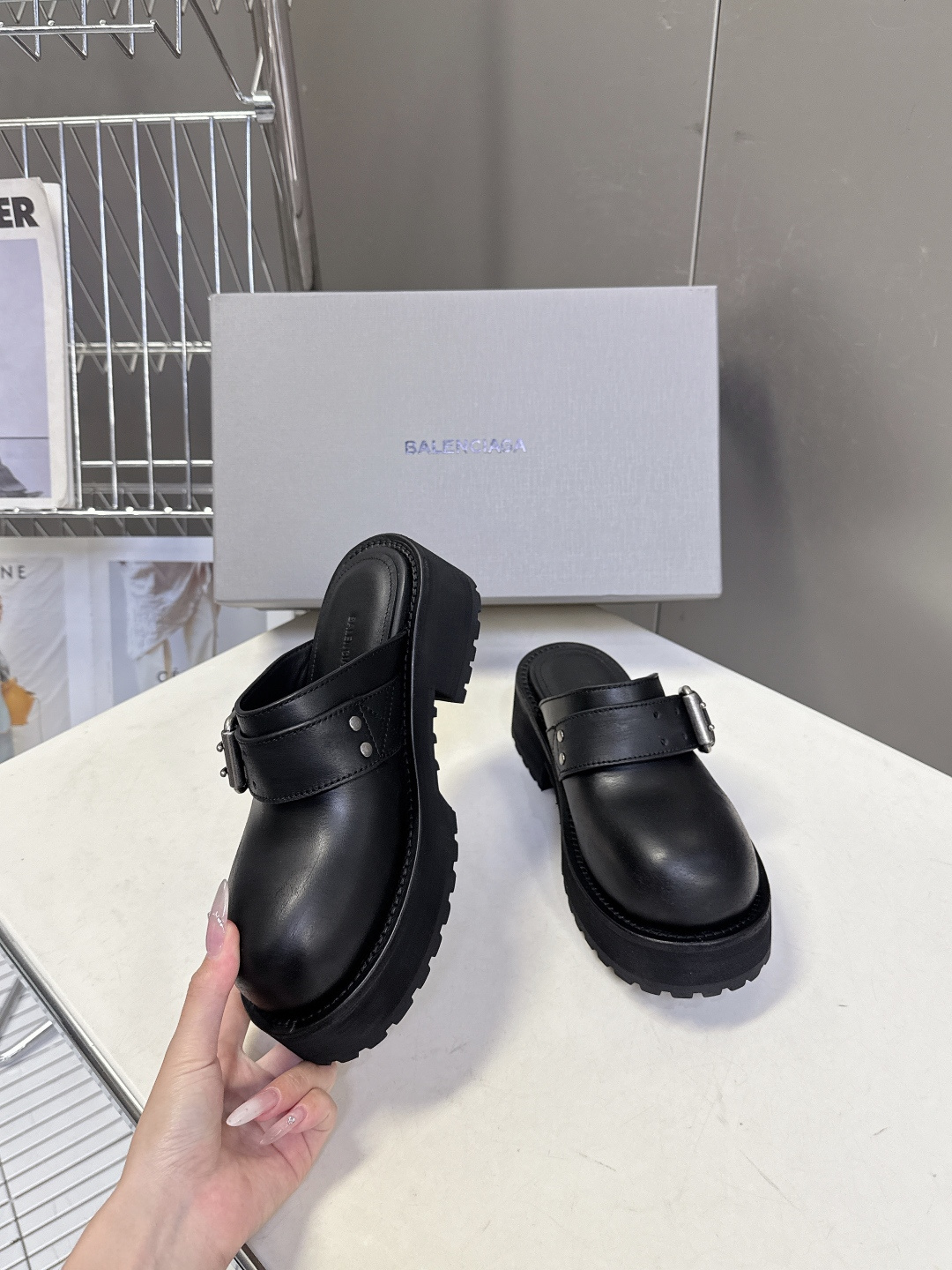 男装➕10 巴黎世家Balenciaga春夏最新款厚底金属扣穆勒勃肯拖 超多明星网红种草 鞋面采用可调节