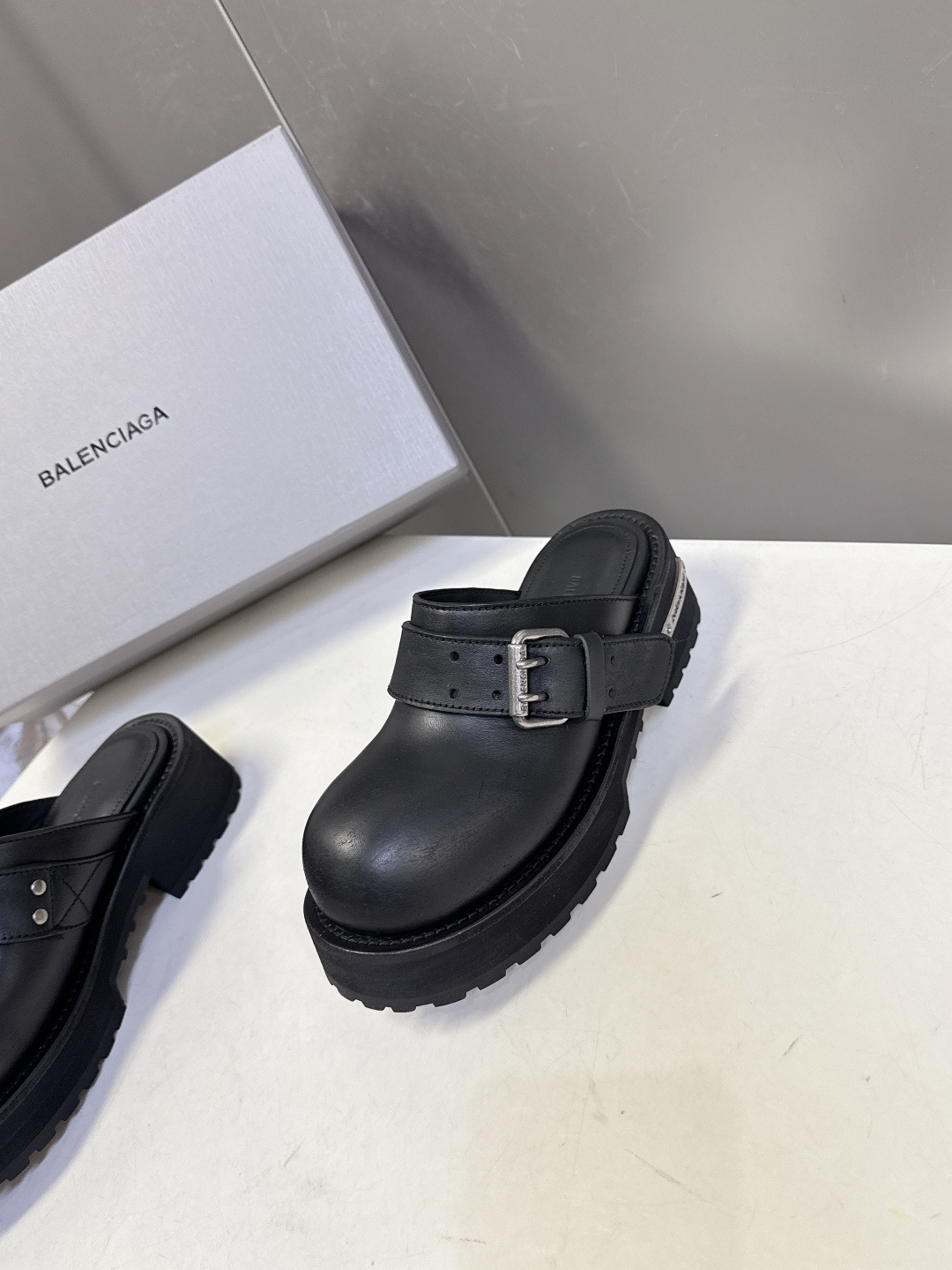 男装➕10 巴黎世家Balenciaga春夏最新款厚底金属扣穆勒勃肯拖 超多明星网红种草 鞋面采用可调节