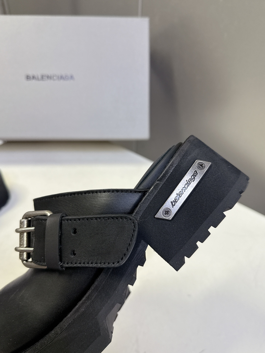 男装➕10 巴黎世家Balenciaga春夏最新款厚底金属扣穆勒勃肯拖 超多明星网红种草 鞋面采用可调节