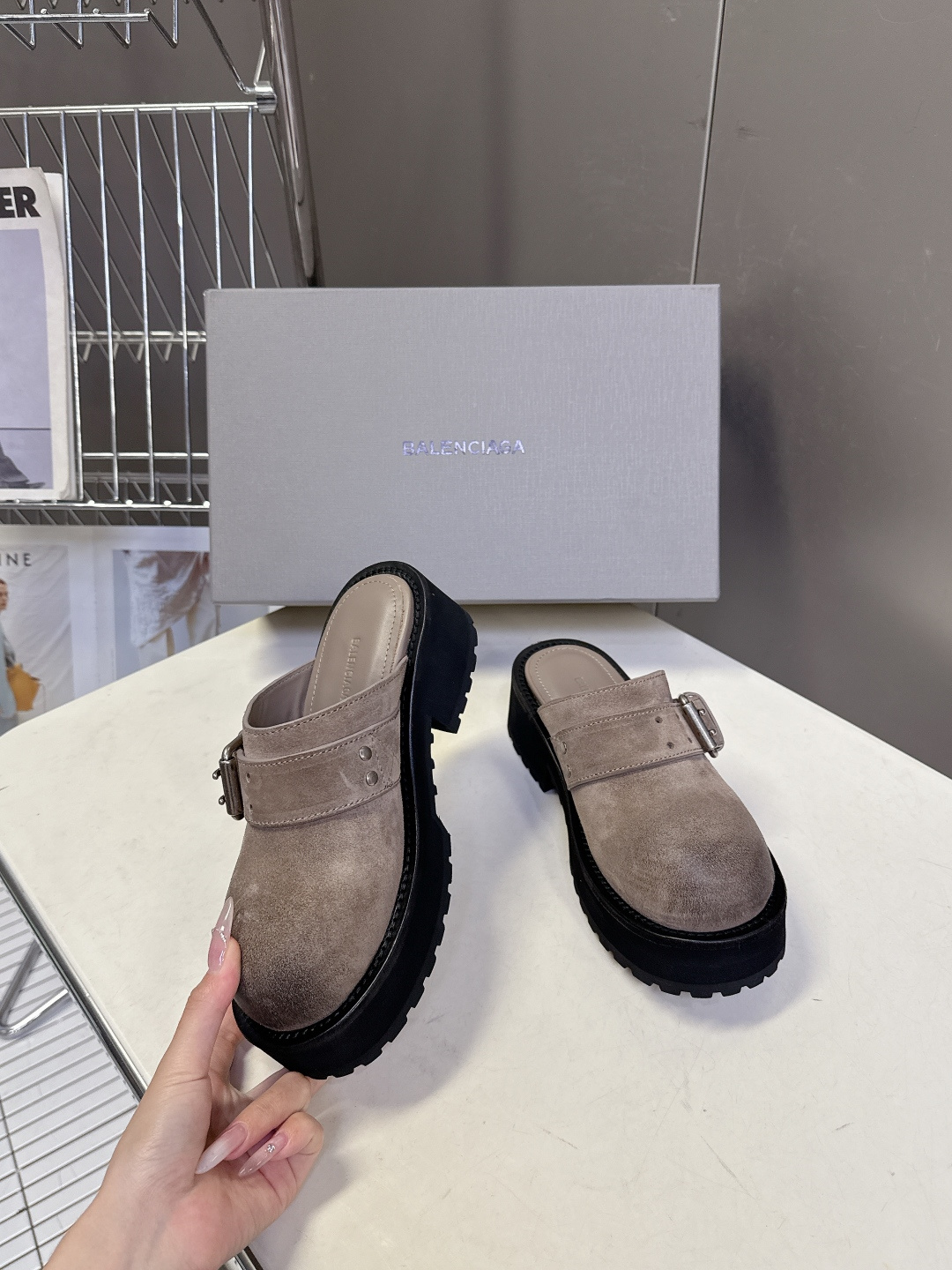 男装➕10 巴黎世家Balenciaga春夏最新款厚底金属扣穆勒勃肯拖 超多明星网红种草 鞋面采用可调节