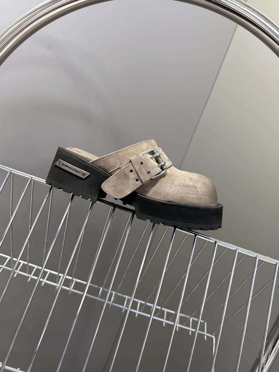 男装➕10 巴黎世家Balenciaga春夏最新款厚底金属扣穆勒勃肯拖 超多明星网红种草 鞋面采用可调节