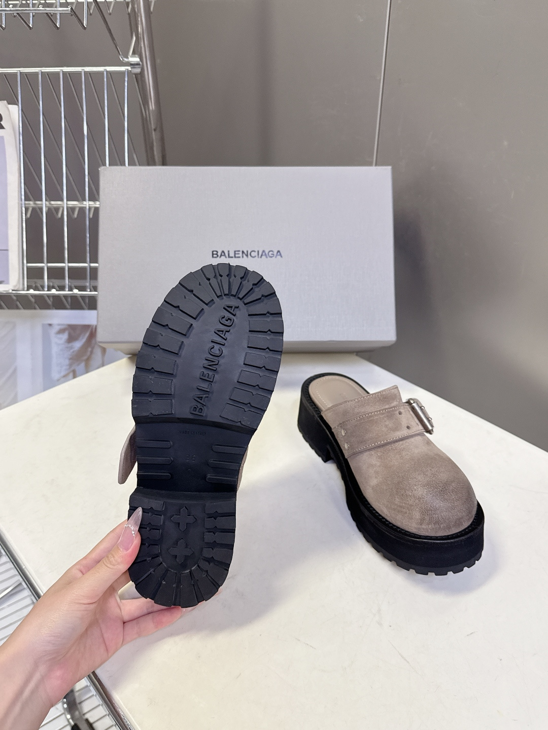 男装➕10 巴黎世家Balenciaga春夏最新款厚底金属扣穆勒勃肯拖 超多明星网红种草 鞋面采用可调节