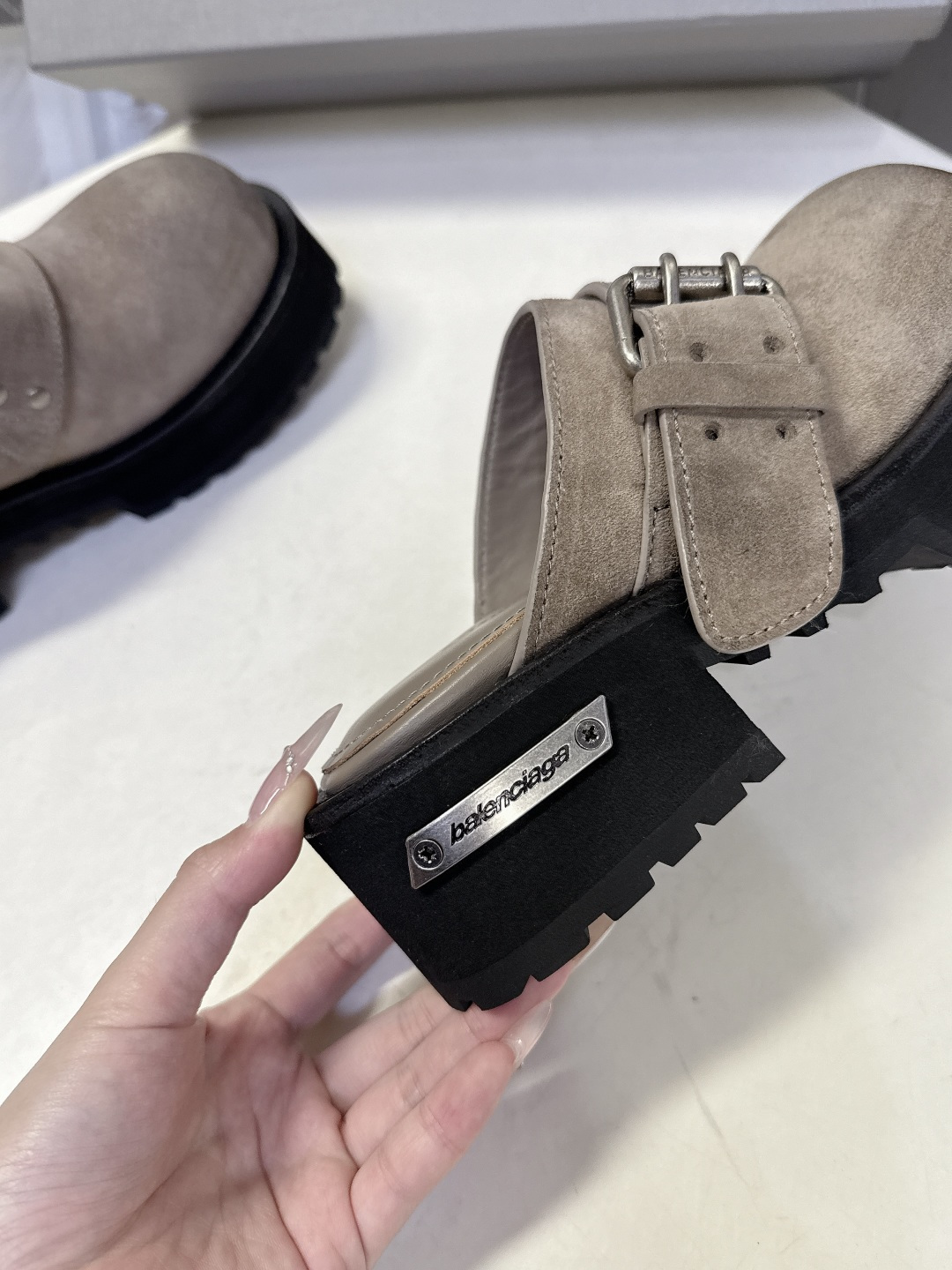 男装➕10 巴黎世家Balenciaga春夏最新款厚底金属扣穆勒勃肯拖 超多明星网红种草 鞋面采用可调节