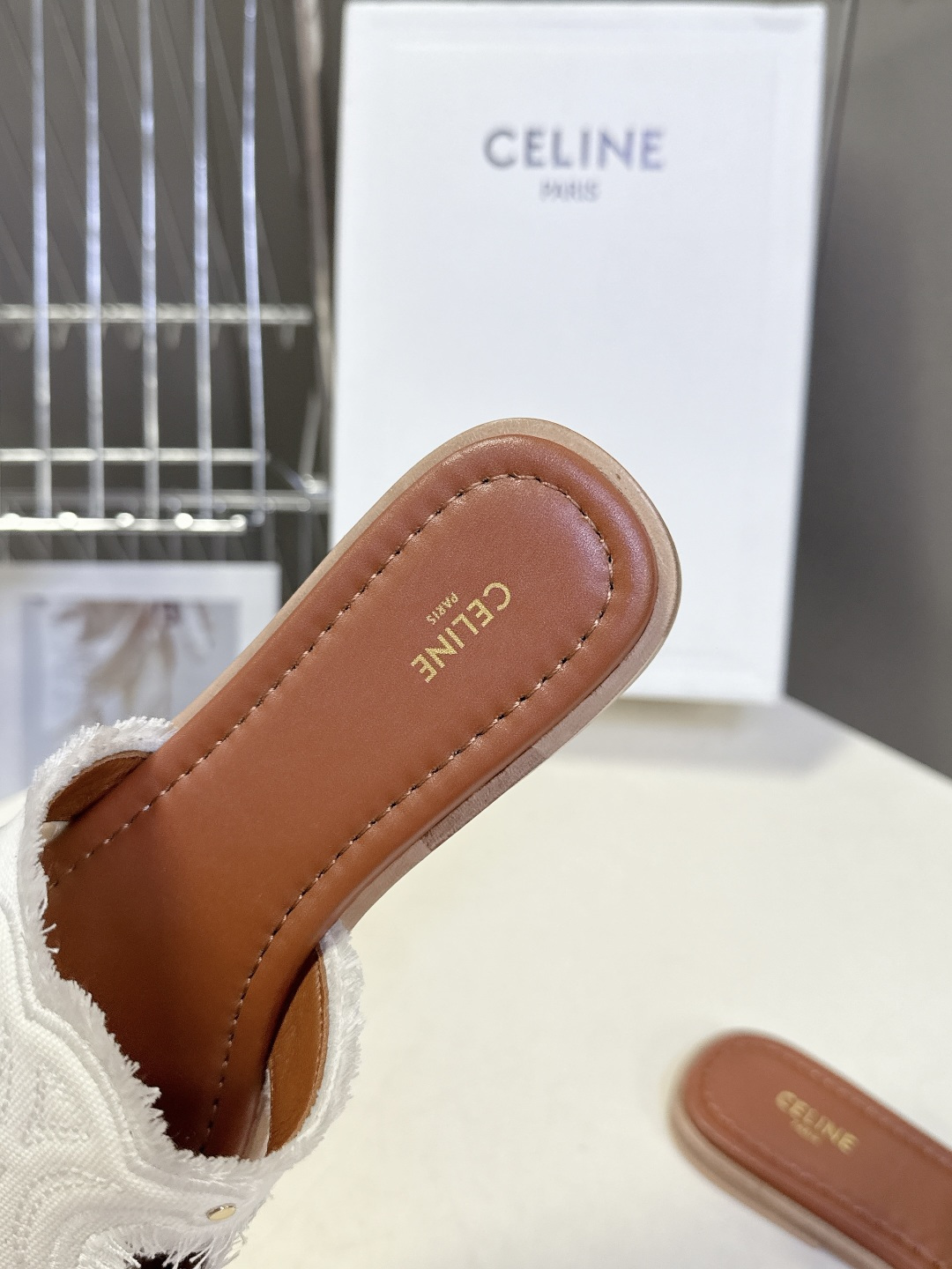 celine思琳春夏最新款复古凯旋门时髦拖鞋夏天搭配袜子 简直绝绝子了‼️复古的点上带上了满分时髦感颜值