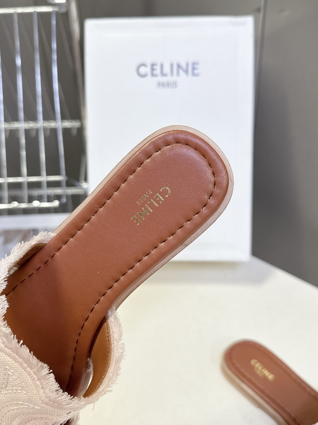 celine思琳春夏最新款复古凯旋门时髦拖鞋夏天搭配袜子 简直绝绝子了‼️复古的点上带上了满分时髦感颜值