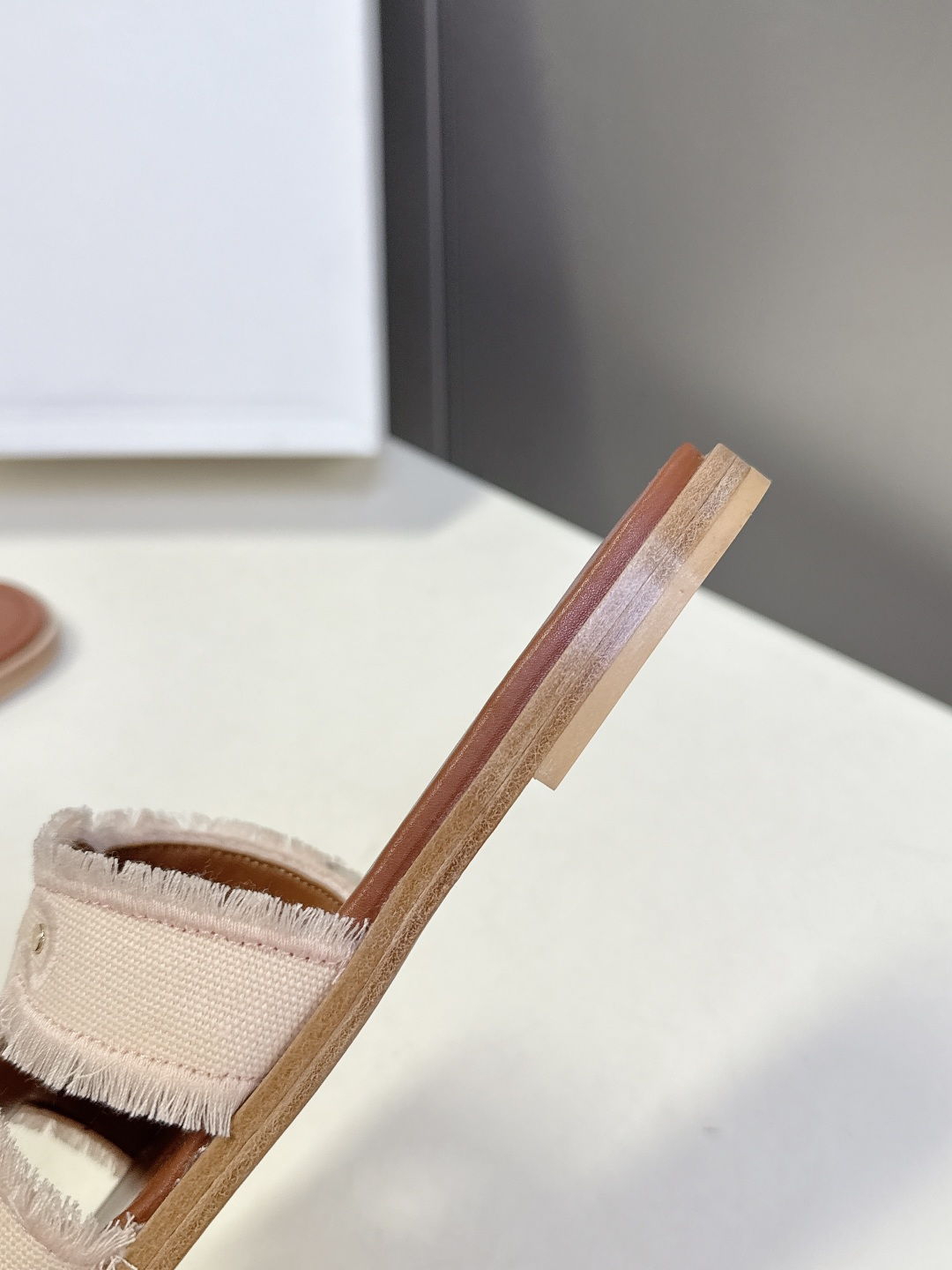 celine思琳春夏最新款复古凯旋门时髦拖鞋夏天搭配袜子 简直绝绝子了‼️复古的点上带上了满分时髦感颜值