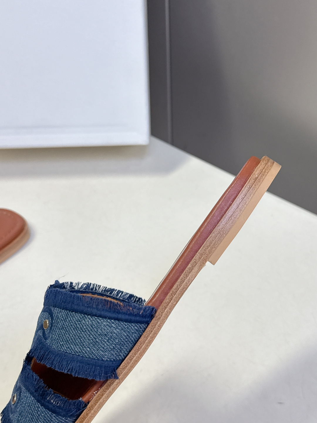 celine思琳春夏最新款复古凯旋门时髦拖鞋夏天搭配袜子 简直绝绝子了‼️复古的点上带上了满分时髦感颜值