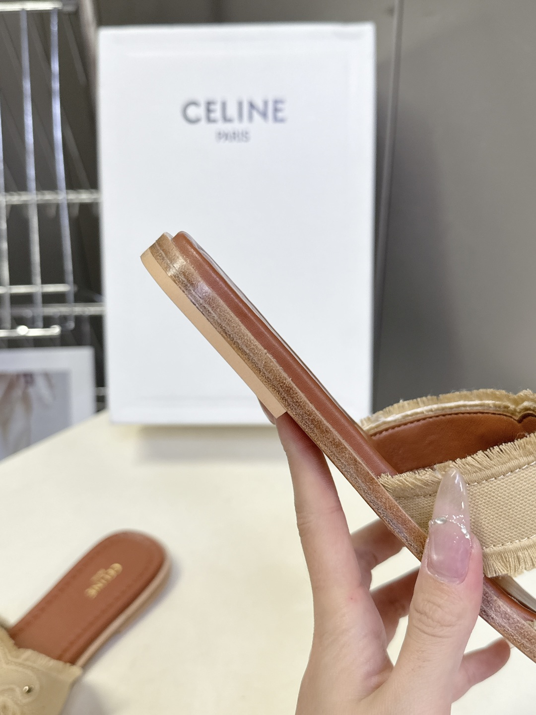 celine思琳春夏最新款复古凯旋门时髦拖鞋夏天搭配袜子 简直绝绝子了‼️复古的点上带上了满分时髦感颜值