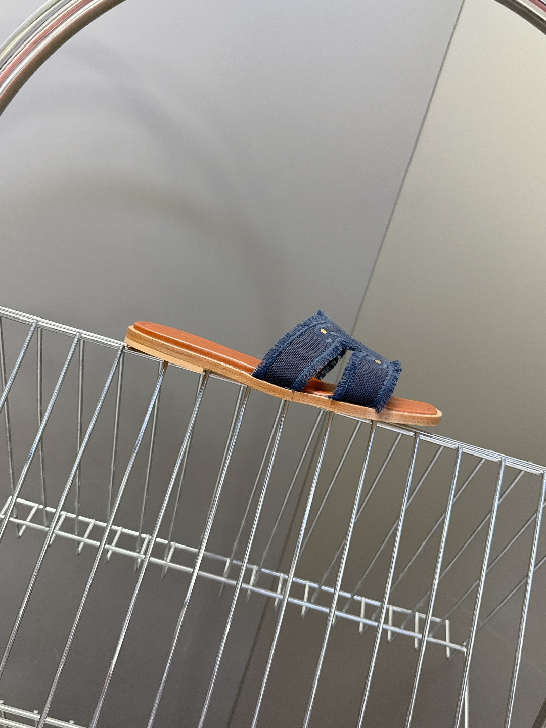 celine思琳春夏最新款复古凯旋门时髦拖鞋夏天搭配袜子 简直绝绝子了‼️复古的点上带上了满分时髦感颜值