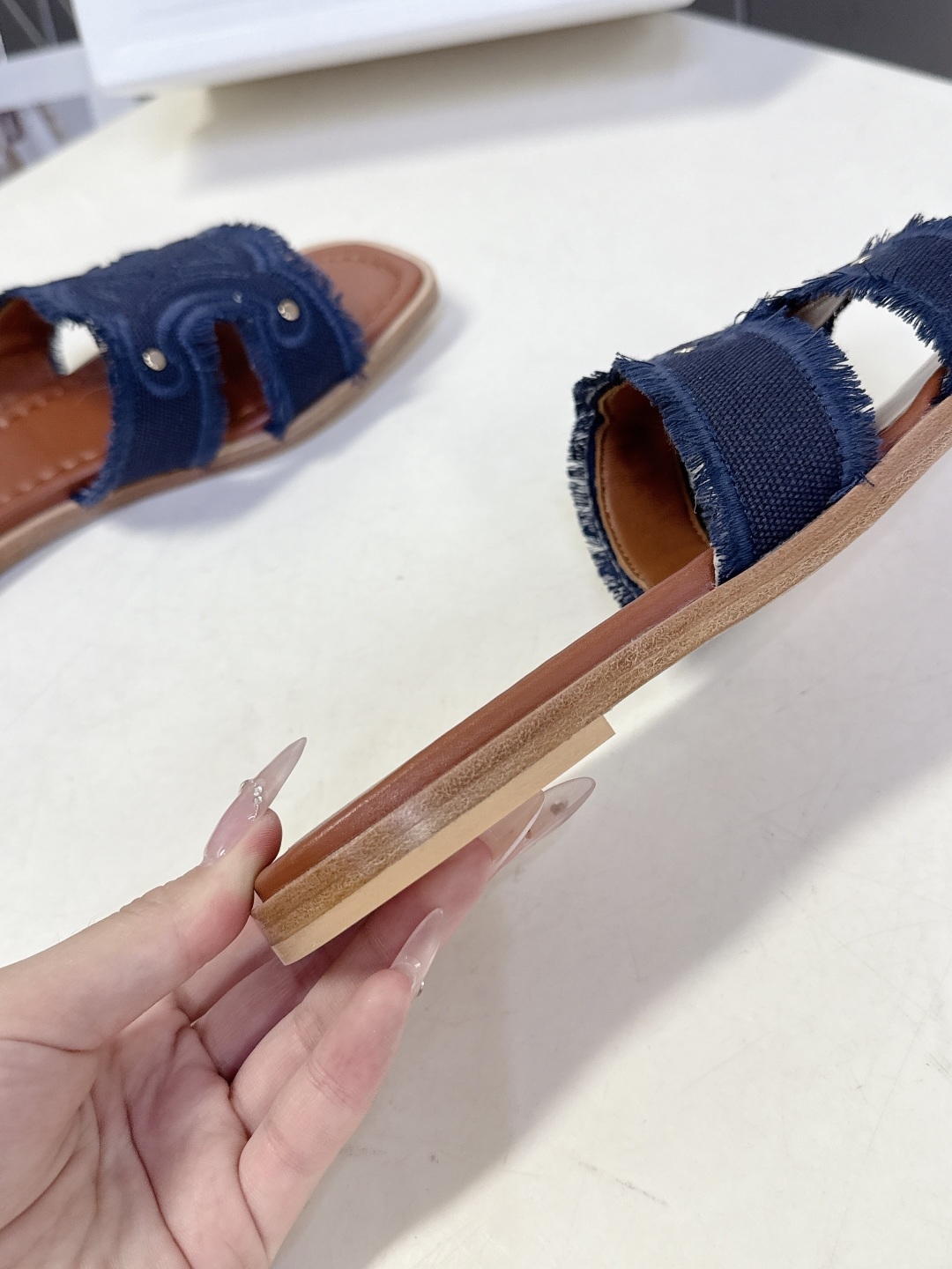 celine思琳春夏最新款复古凯旋门时髦拖鞋夏天搭配袜子 简直绝绝子了‼️复古的点上带上了满分时髦感颜值