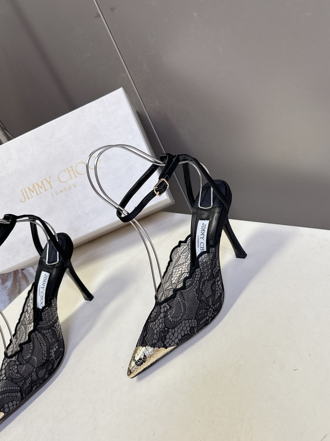 Jimmy Choo 吉米周2026春夏最新款蕾丝尖头高跟鞋超多明星网红种草 这是Jimmy Choo（