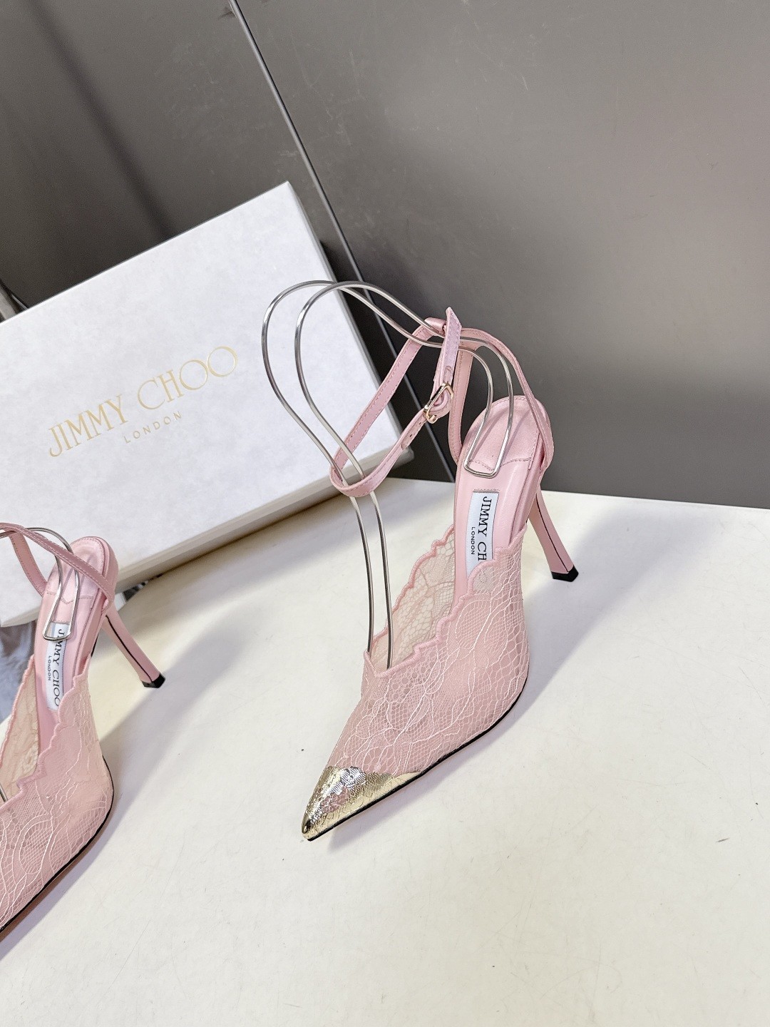 Jimmy Choo 吉米周2026春夏最新款蕾丝尖头高跟鞋超多明星网红种草 这是Jimmy Choo（
