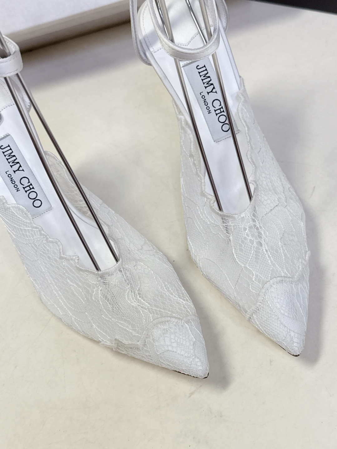 Jimmy Choo 吉米周2026春夏最新款蕾丝尖头高跟鞋超多明星网红种草 这是Jimmy Choo（