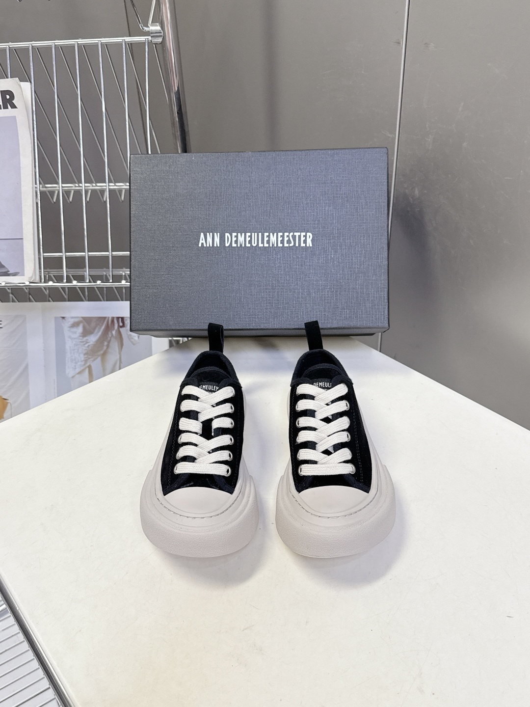 Ann Demeulemeester（安·迪穆拉米斯特）春夏最新款大头帆布鞋超多明星网红种草 此品牌以暗