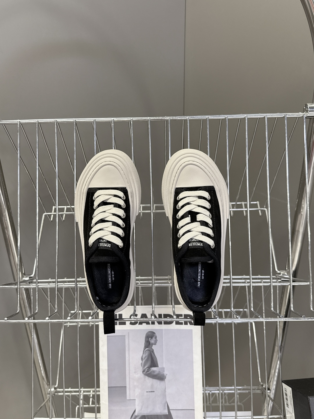 Ann Demeulemeester（安·迪穆拉米斯特）春夏最新款大头帆布鞋超多明星网红种草 此品牌以暗