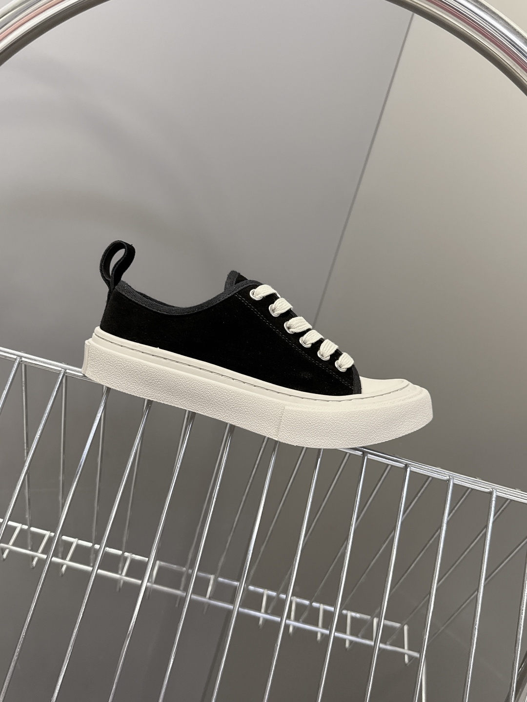 Ann Demeulemeester（安·迪穆拉米斯特）春夏最新款大头帆布鞋超多明星网红种草 此品牌以暗