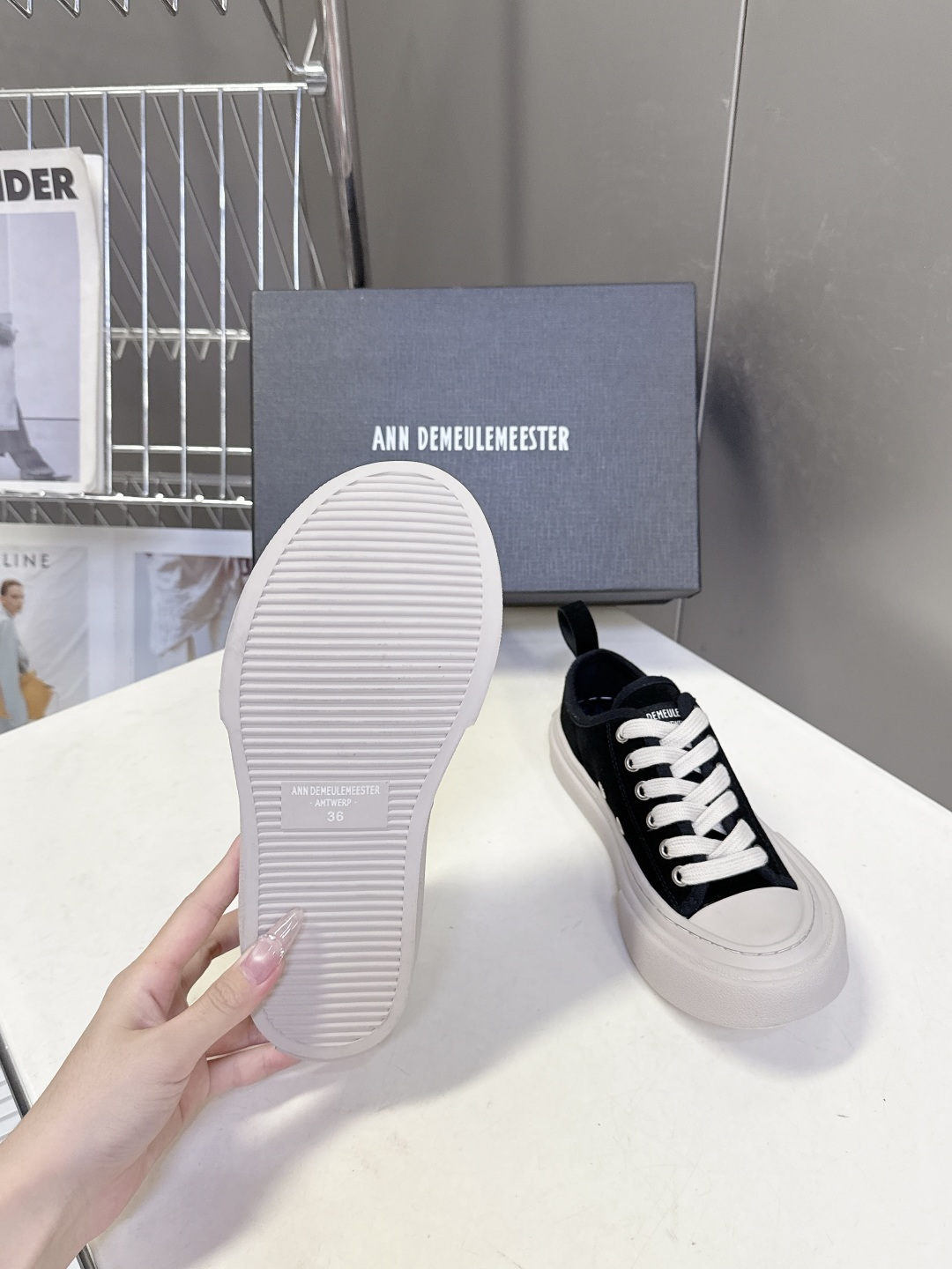 Ann Demeulemeester（安·迪穆拉米斯特）春夏最新款大头帆布鞋超多明星网红种草 此品牌以暗