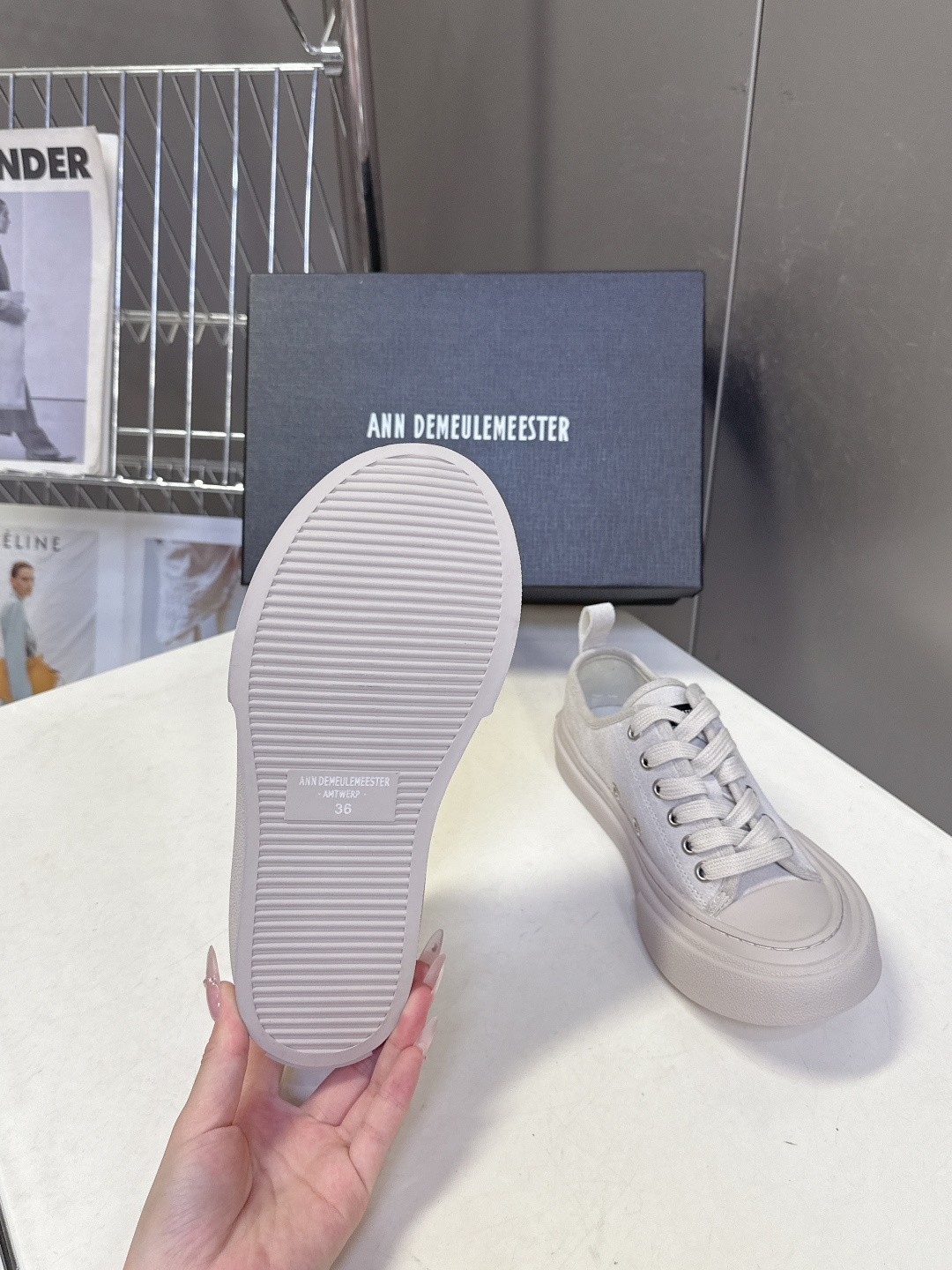 Ann Demeulemeester（安·迪穆拉米斯特）春夏最新款大头帆布鞋超多明星网红种草 此品牌以暗