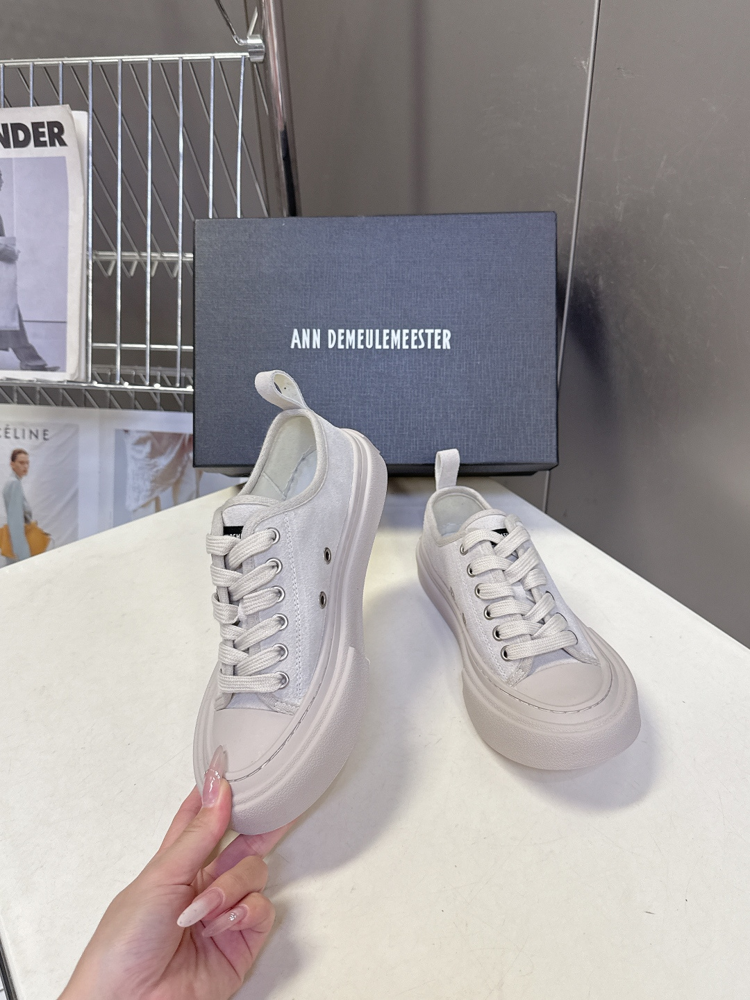 Ann Demeulemeester（安·迪穆拉米斯特）春夏最新款大头帆布鞋超多明星网红种草 此品牌以暗