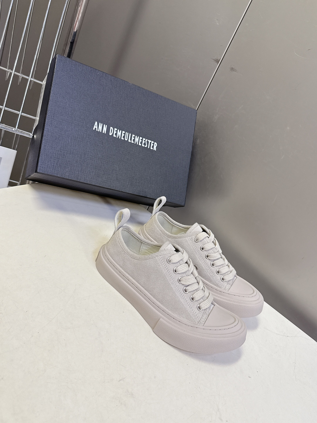 Ann Demeulemeester（安·迪穆拉米斯特）春夏最新款大头帆布鞋超多明星网红种草 此品牌以暗