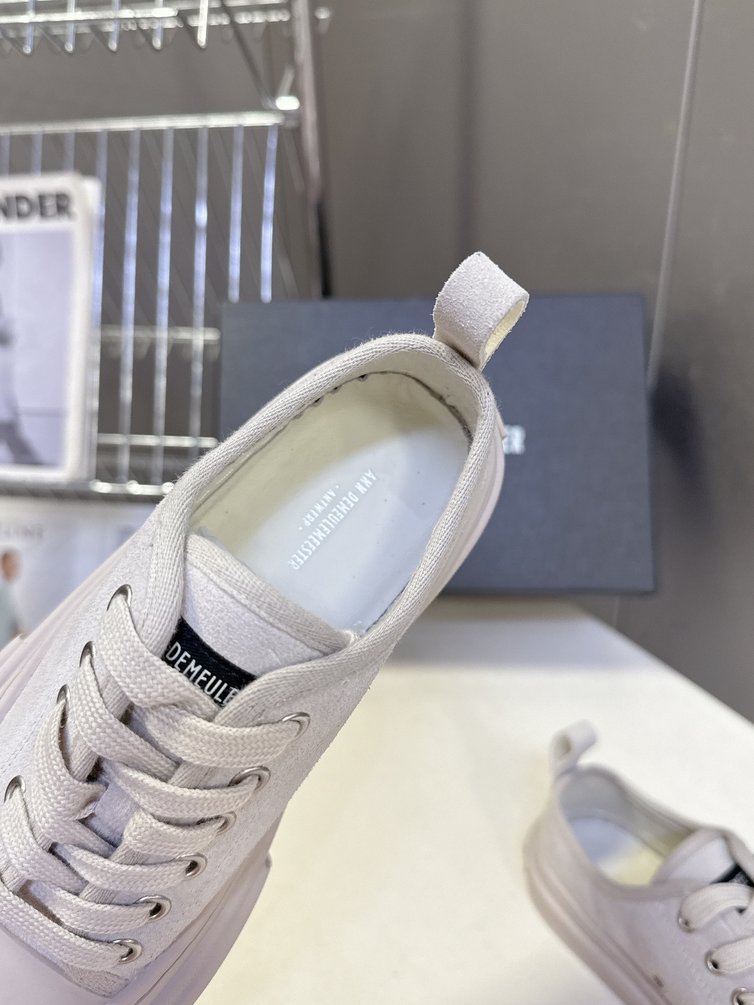 Ann Demeulemeester（安·迪穆拉米斯特）春夏最新款大头帆布鞋超多明星网红种草 此品牌以暗