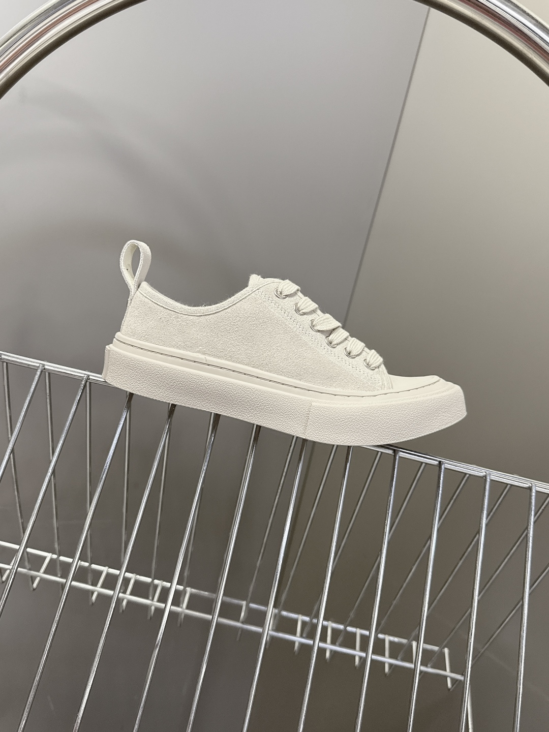 Ann Demeulemeester（安·迪穆拉米斯特）春夏最新款大头帆布鞋超多明星网红种草 此品牌以暗