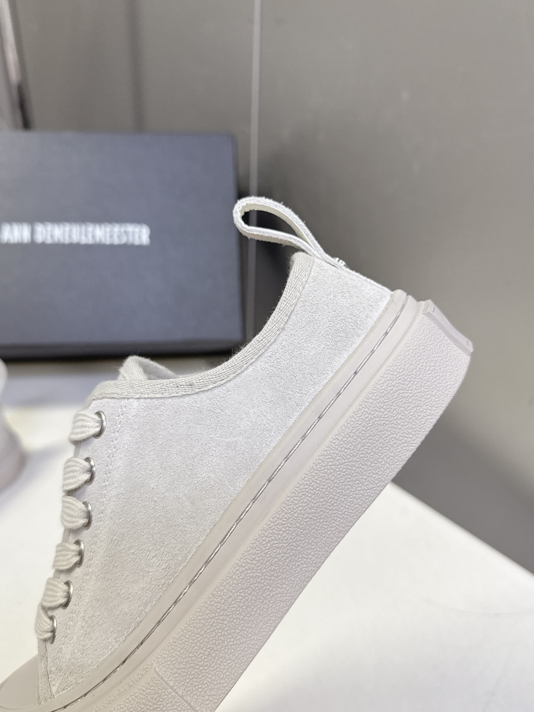 Ann Demeulemeester（安·迪穆拉米斯特）春夏最新款大头帆布鞋超多明星网红种草 此品牌以暗