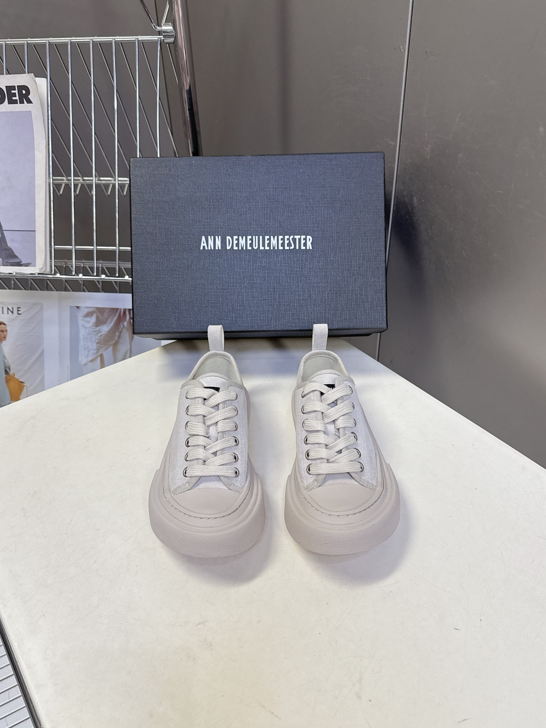 Ann Demeulemeester（安·迪穆拉米斯特）春夏最新款大头帆布鞋超多明星网红种草 此品牌以暗