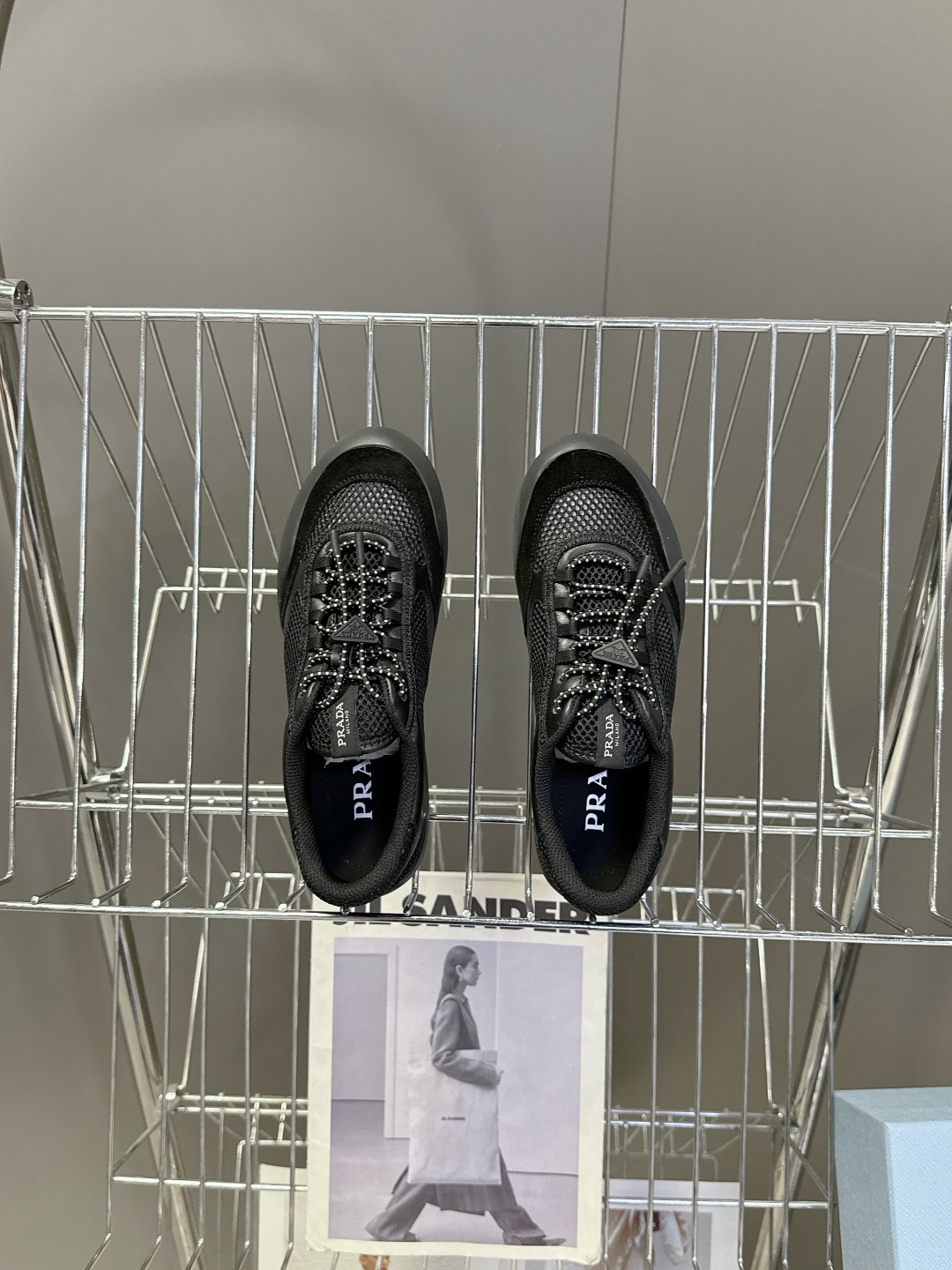 男装➕10 Prada普拉达春夏最新情侣款网眼透气德训休闲鞋超多明星网红种草 是品牌标志性的复古运动风单