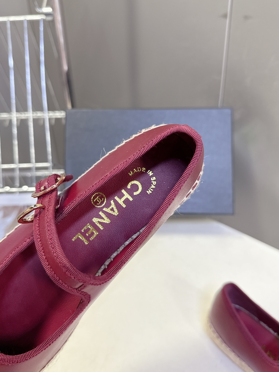 Chanel 香奈儿双C刺绣玛丽珍草编渔夫鞋超多明星种草 经典的玛丽珍款草编渔夫鞋 是品牌法式优雅风的标