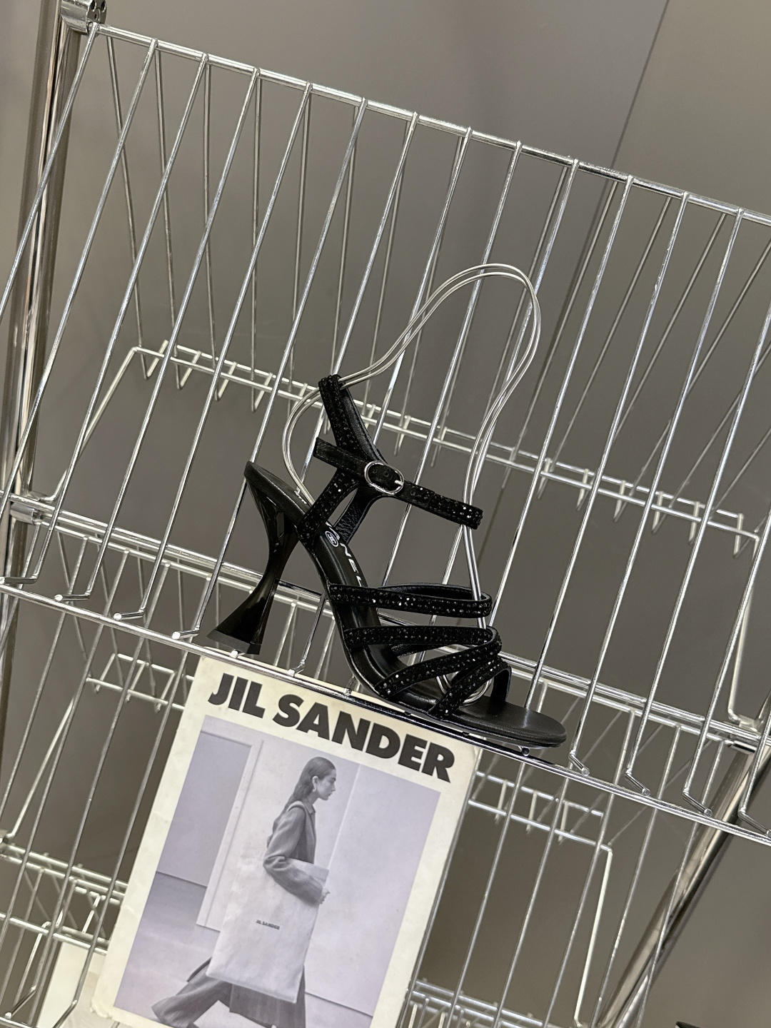 Chanel香奈儿春夏最新款水钻绑带猫跟凉鞋超多明星网红种草 是品牌法式优雅风的标志性晚宴派对鞋款 完美