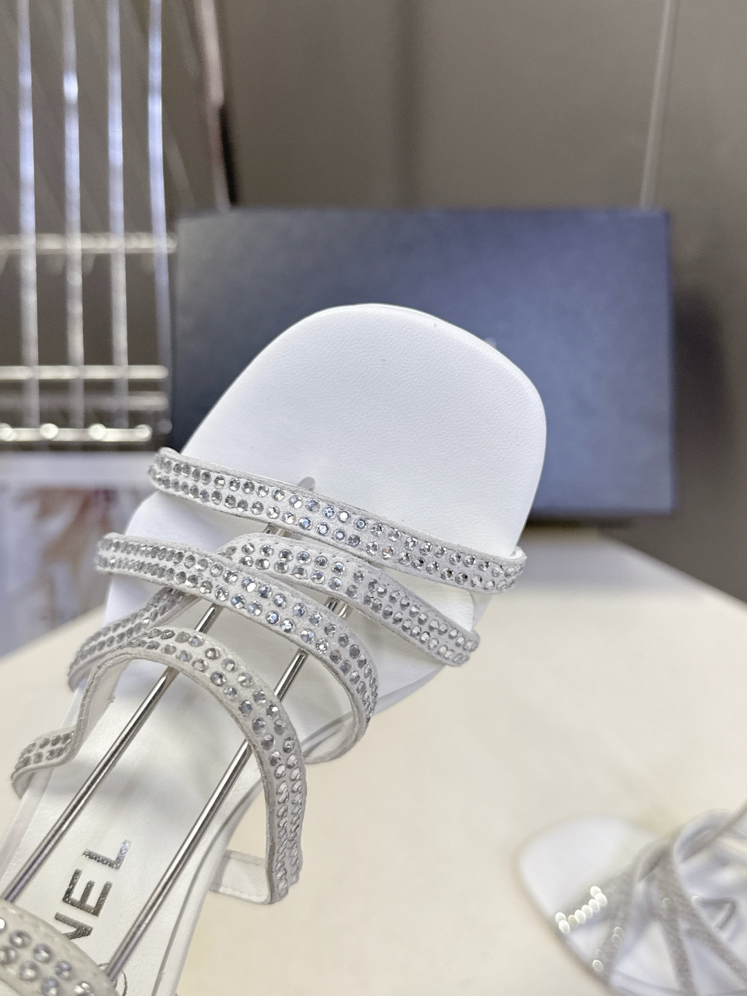 Chanel香奈儿春夏最新款水钻绑带猫跟凉鞋超多明星网红种草 是品牌法式优雅风的标志性晚宴派对鞋款 完美