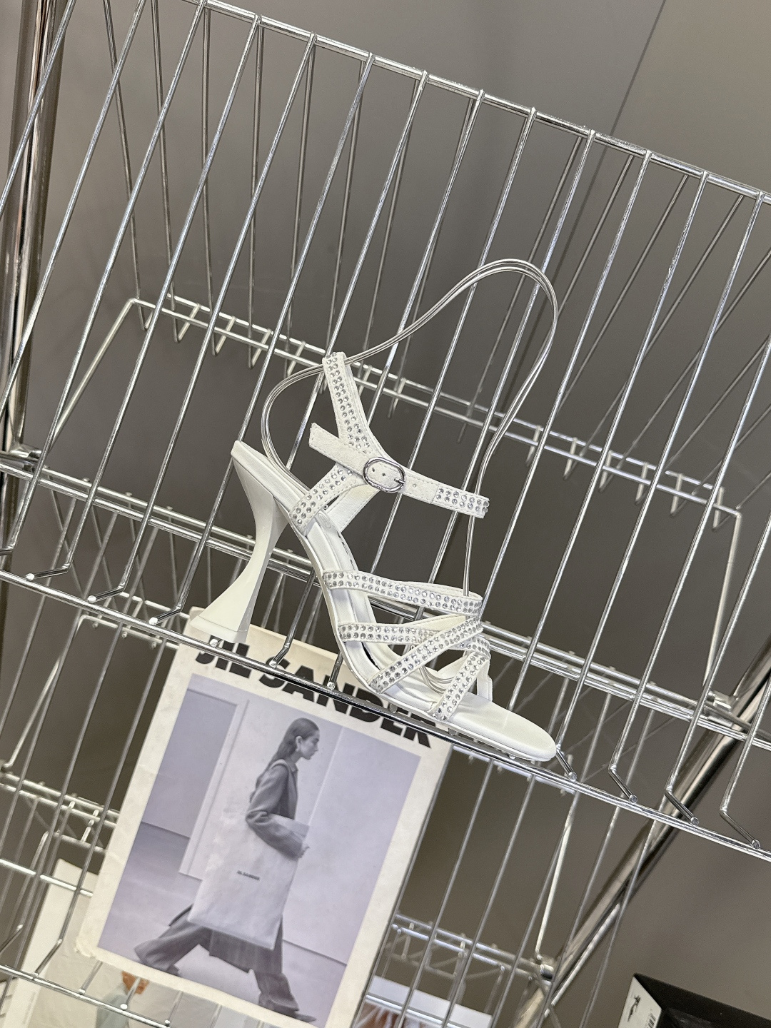 Chanel香奈儿春夏最新款水钻绑带猫跟凉鞋超多明星网红种草 是品牌法式优雅风的标志性晚宴派对鞋款 完美