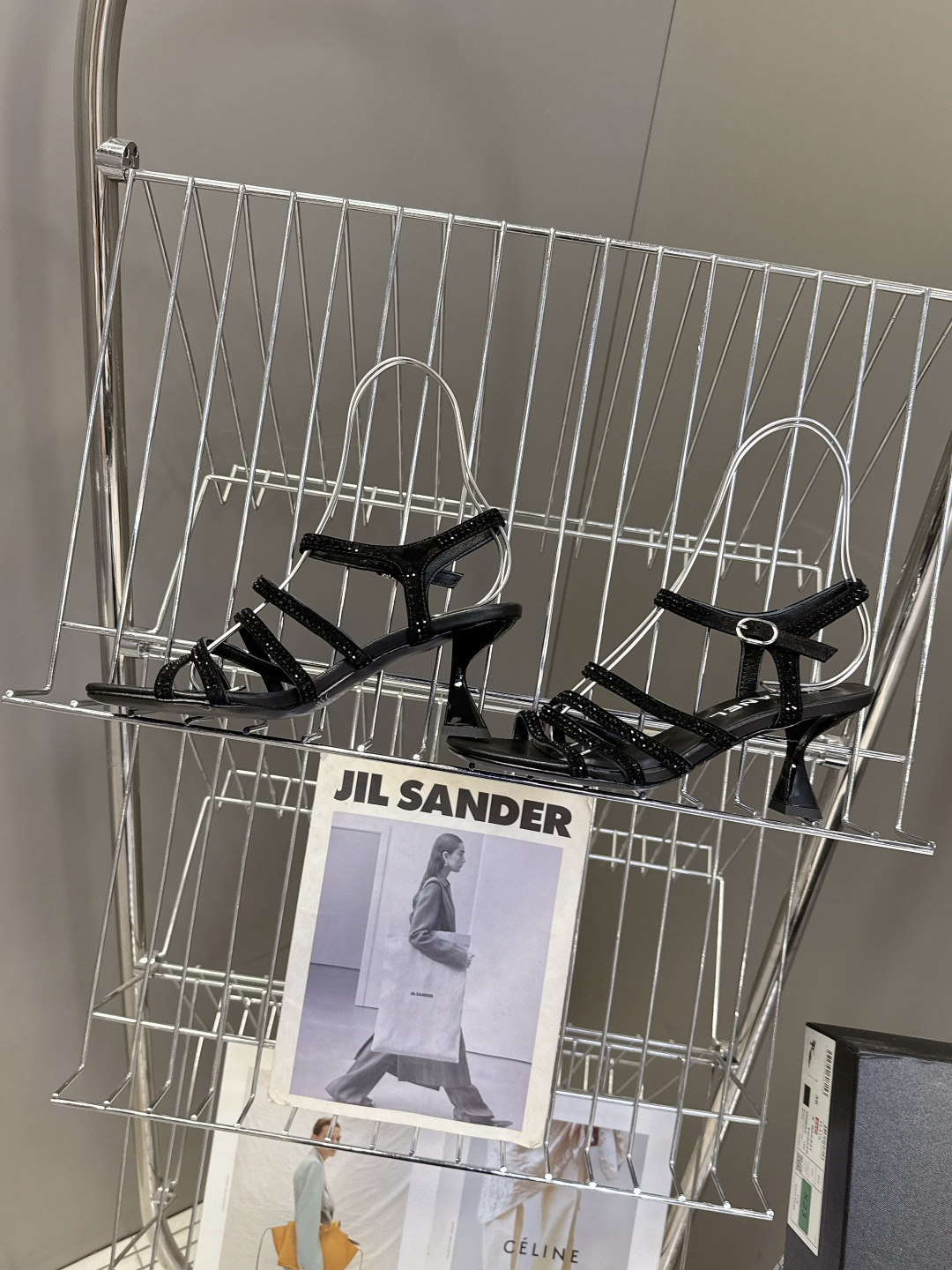 Chanel香奈儿春夏最新款水钻绑带猫跟凉鞋超多明星网红种草 是品牌法式优雅风的标志性晚宴派对鞋款 完美