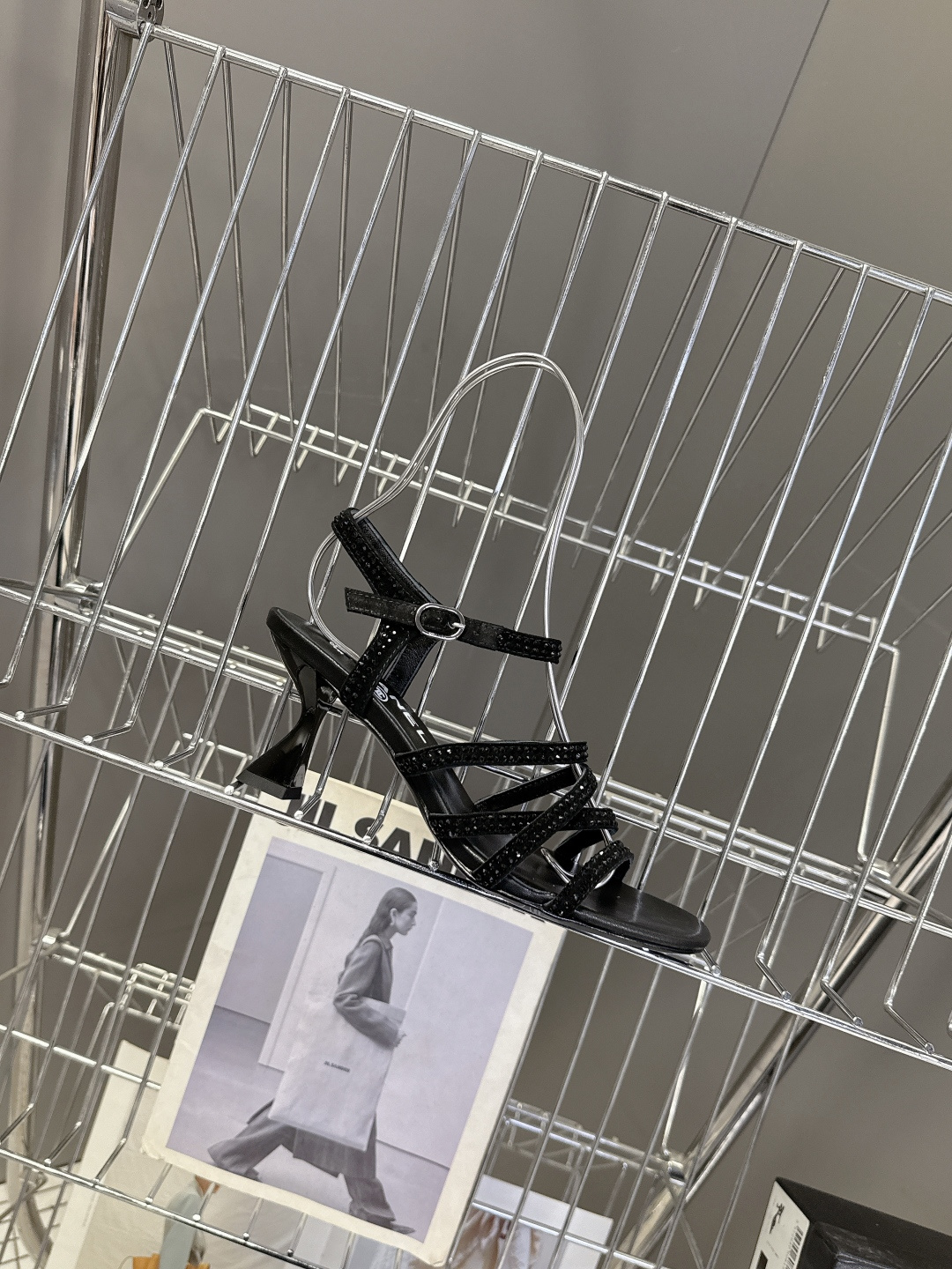 Chanel香奈儿春夏最新款水钻绑带猫跟凉鞋超多明星网红种草 是品牌法式优雅风的标志性晚宴派对鞋款 完美