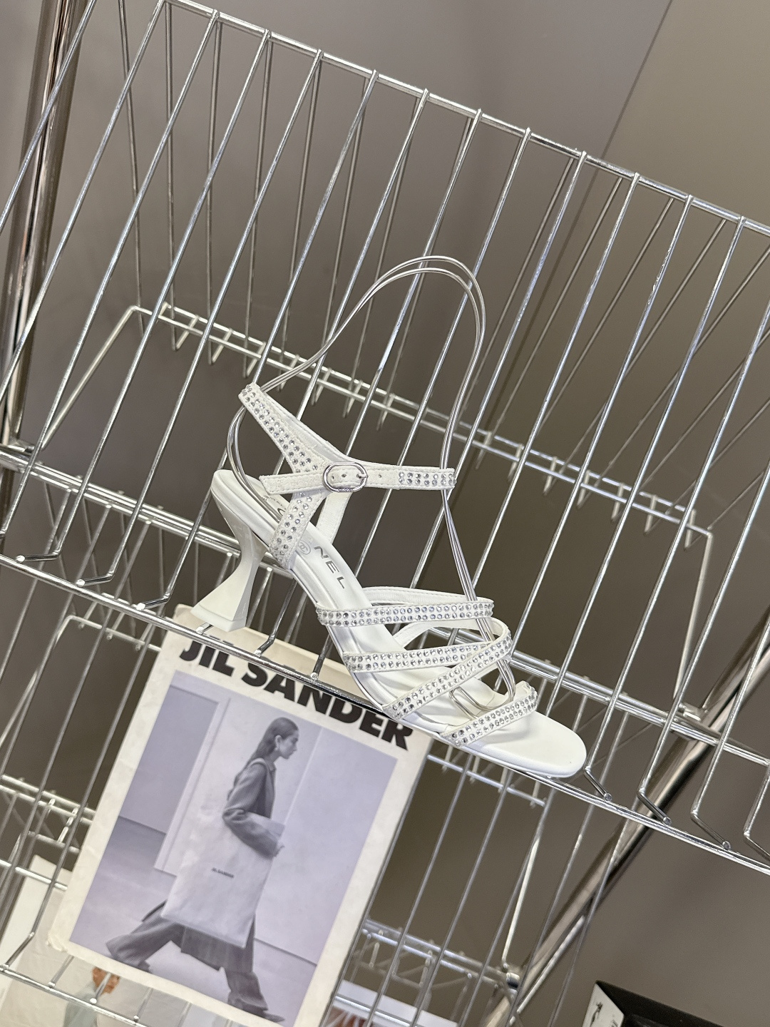 Chanel香奈儿春夏最新款水钻绑带猫跟凉鞋超多明星网红种草 是品牌法式优雅风的标志性晚宴派对鞋款 完美