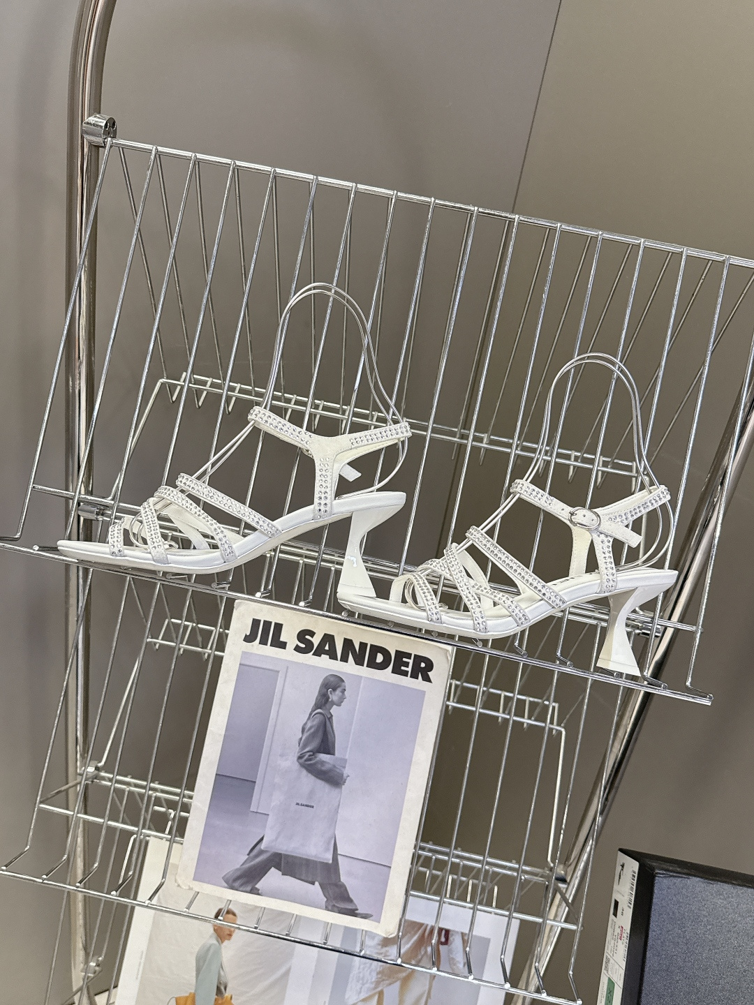 Chanel香奈儿春夏最新款水钻绑带猫跟凉鞋超多明星网红种草 是品牌法式优雅风的标志性晚宴派对鞋款 完美