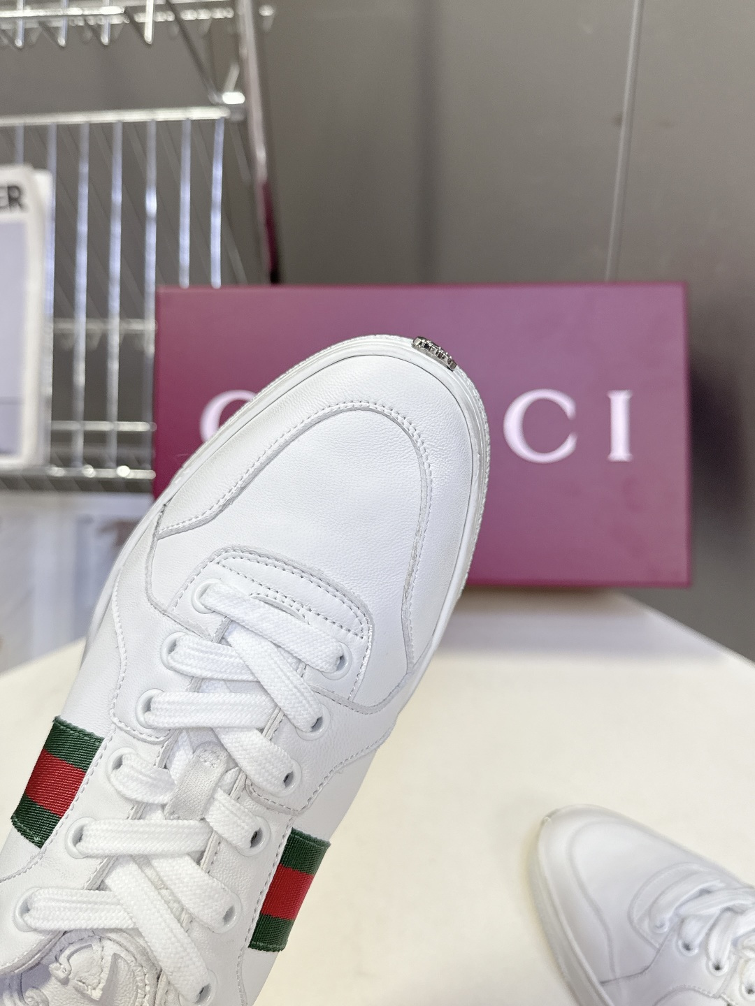 Gucci古驰春夏最新走秀款情侣休闲鞋超多明星网红种草 设计师Demna首秀诚意之作 完美融合复古奢华与