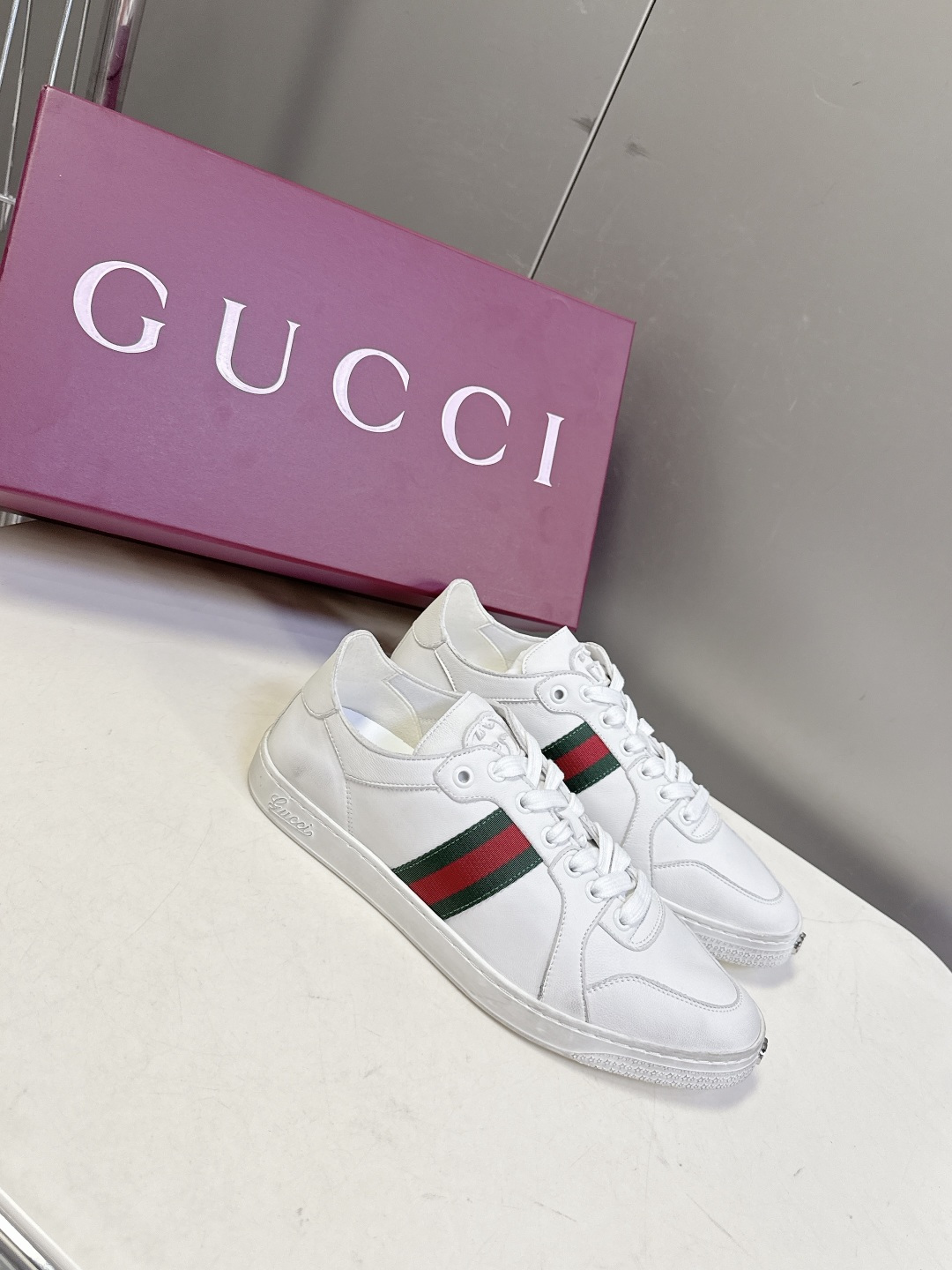 Gucci古驰春夏最新走秀款情侣休闲鞋超多明星网红种草 设计师Demna首秀诚意之作 完美融合复古奢华与